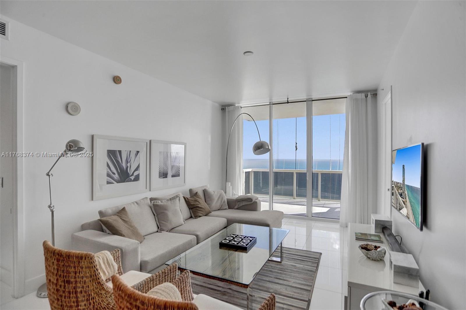 TRUMP ROYALE CONDO - Residential Lease