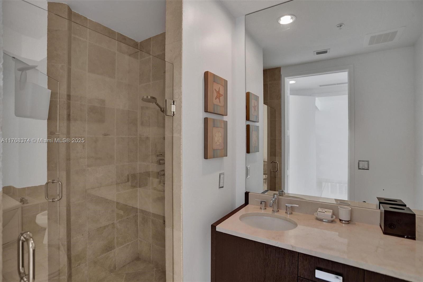 TRUMP ROYALE CONDO - Residential Lease