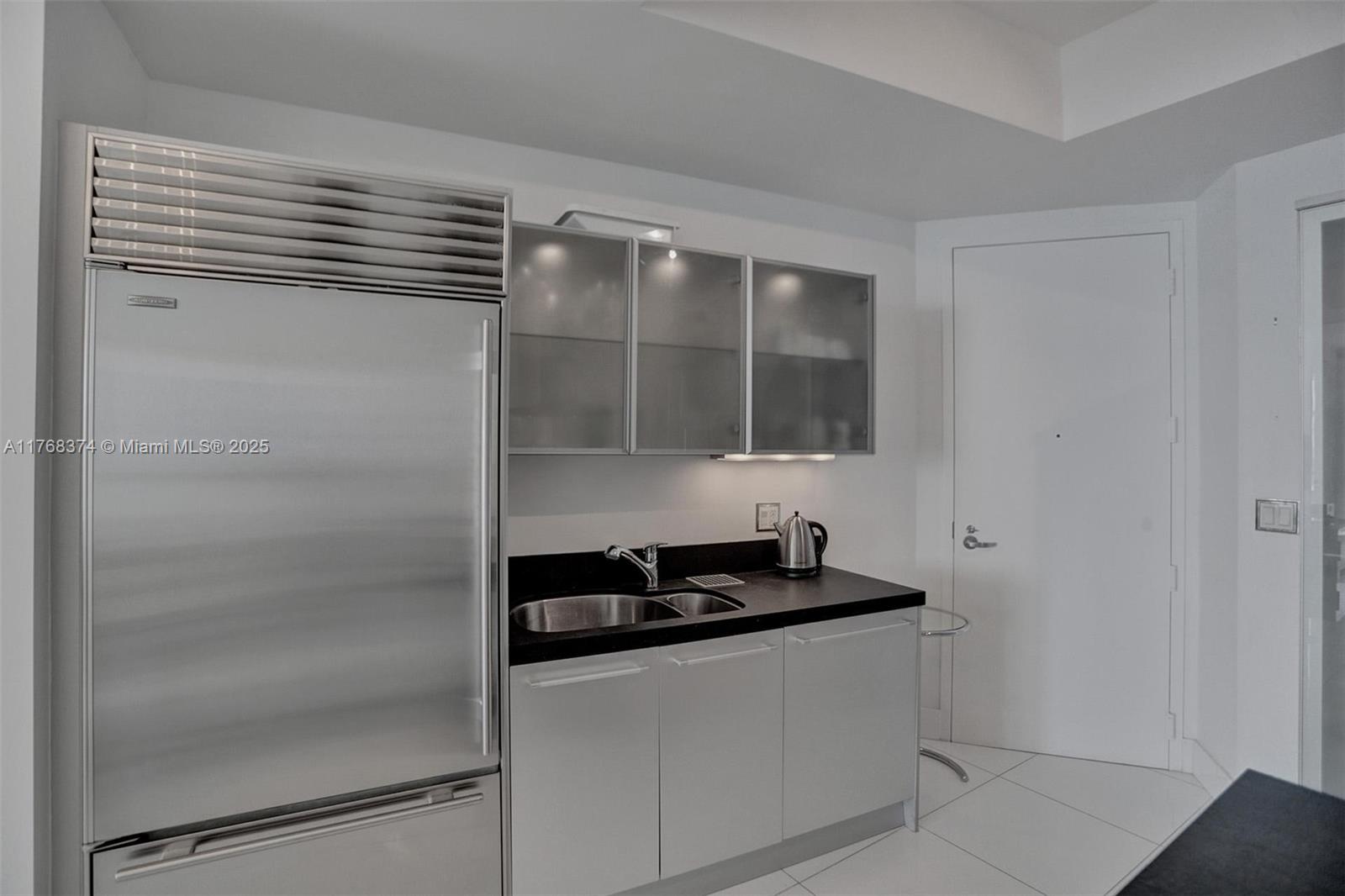 TRUMP ROYALE CONDO - Residential Lease