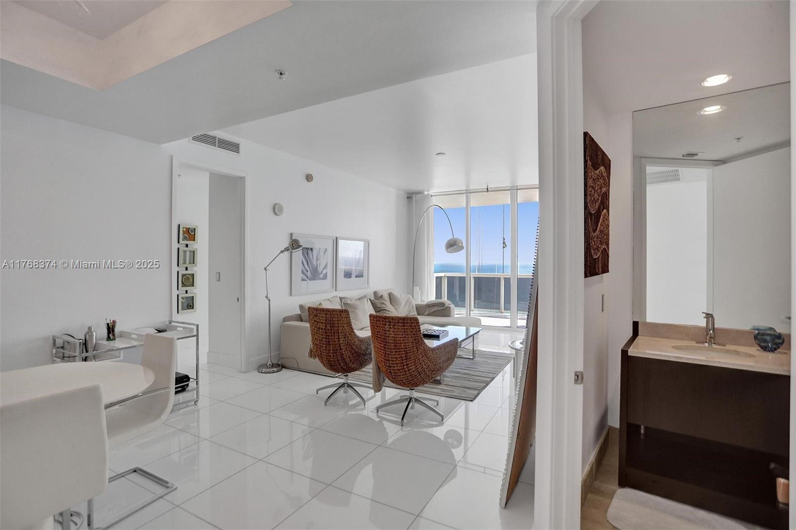 TRUMP ROYALE CONDO - Residential Lease