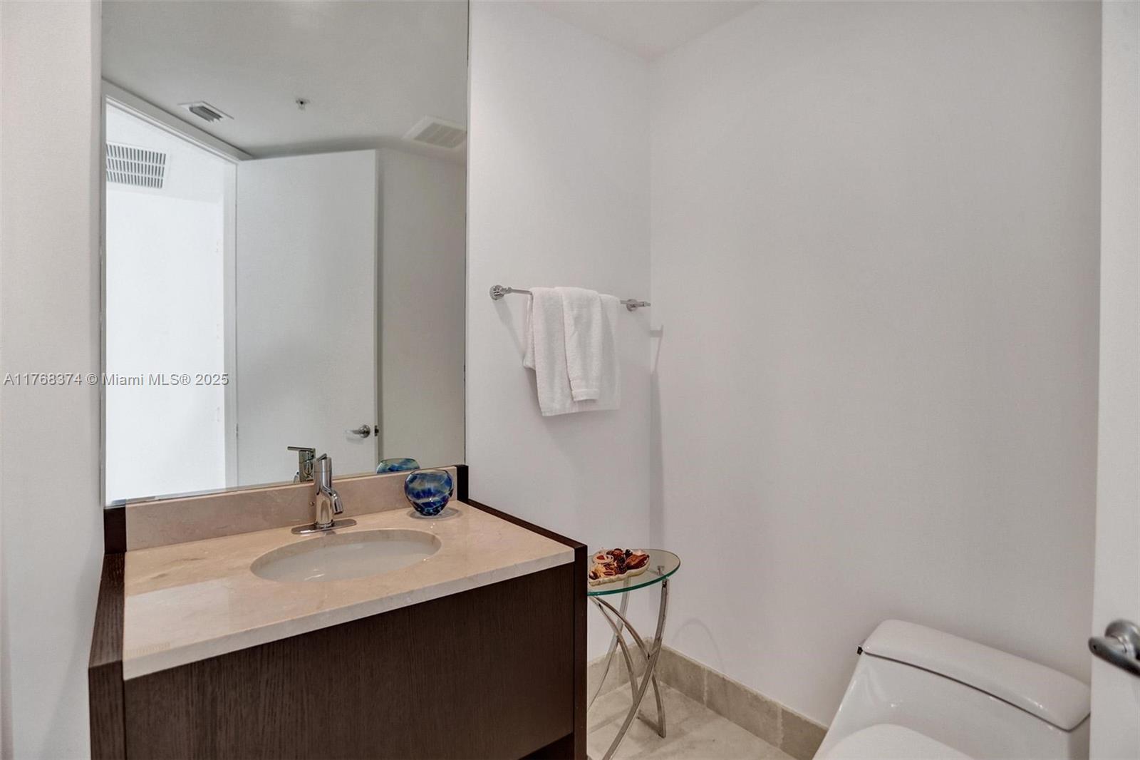 TRUMP ROYALE CONDO - Residential Lease