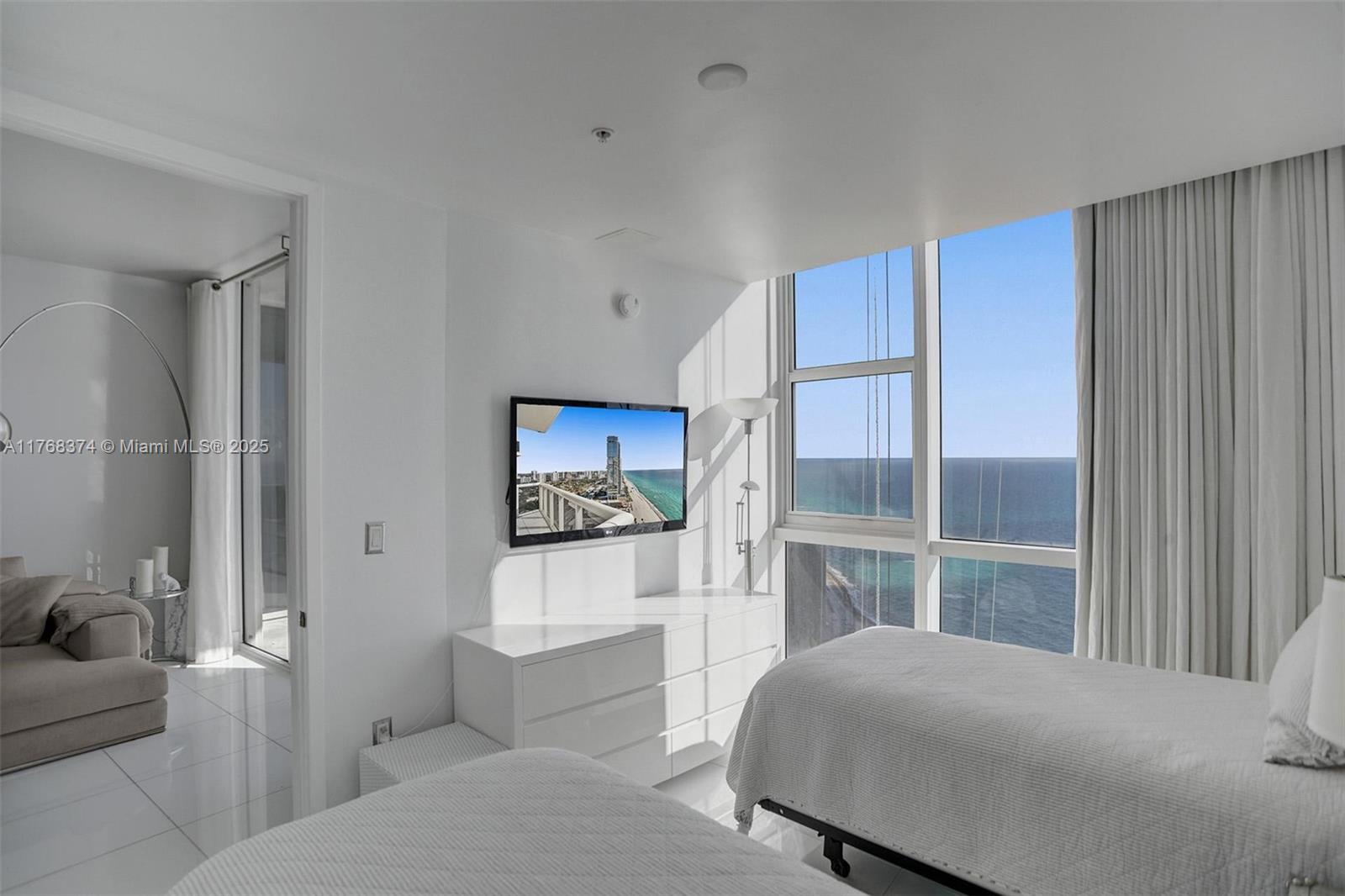 TRUMP ROYALE CONDO - Residential Lease