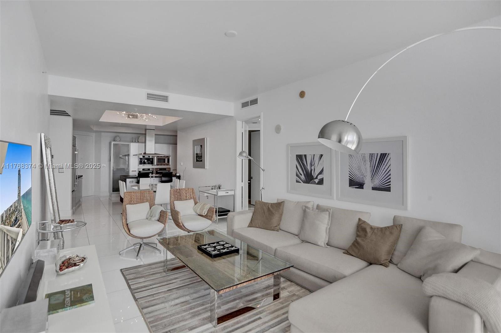 TRUMP ROYALE CONDO - Residential Lease