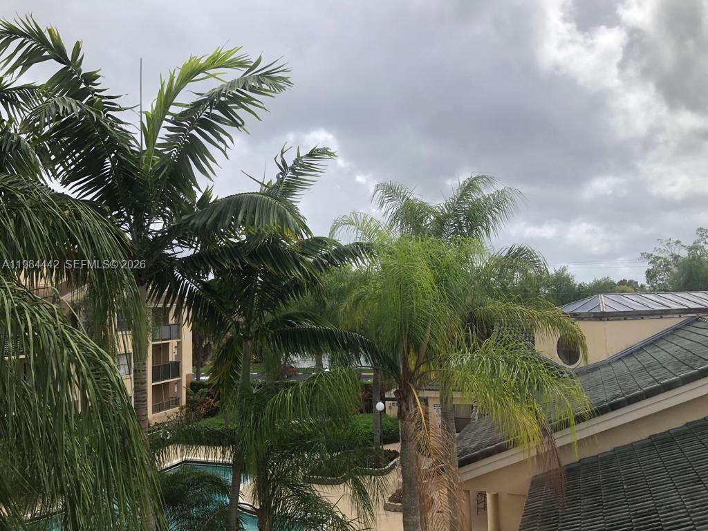 SUMMERBREEZE CONDO - Residential