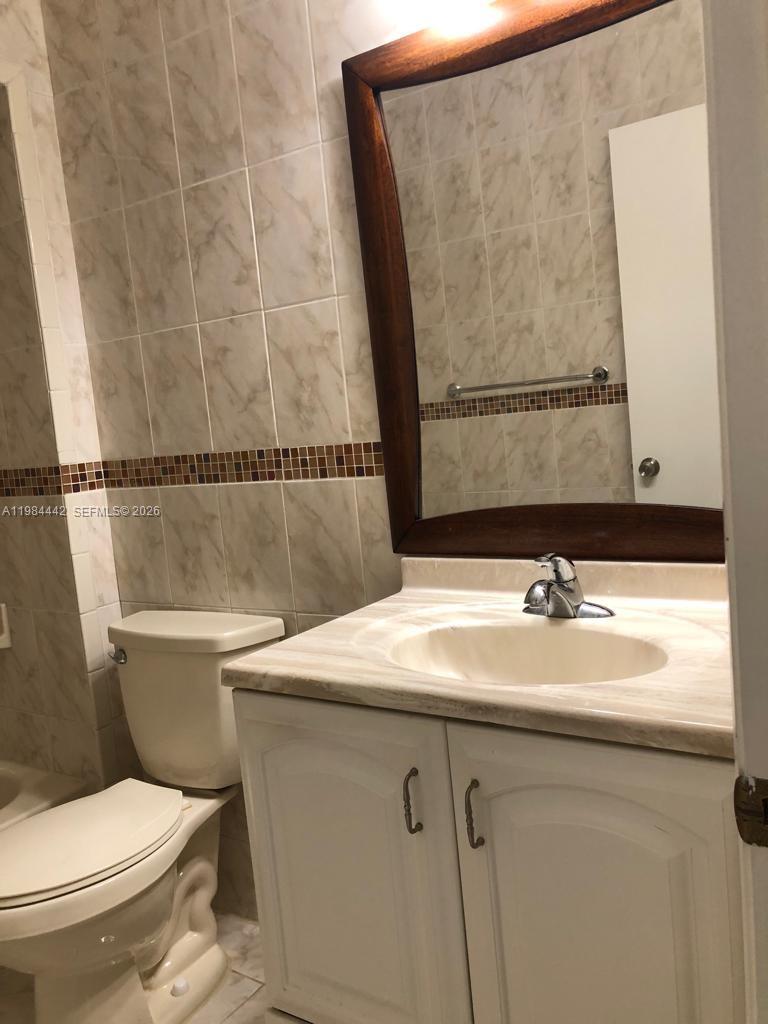 SUMMERBREEZE CONDO - Residential