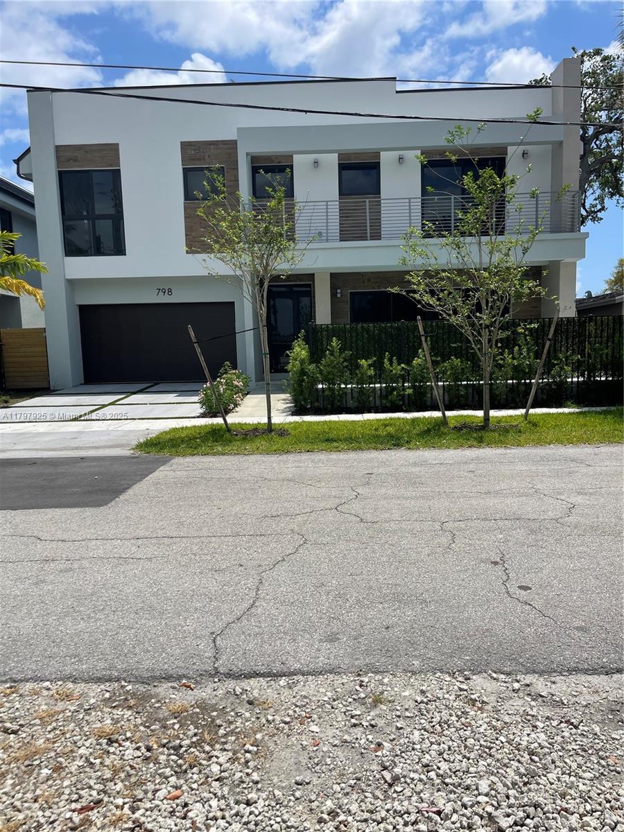 798 SW 8th Way 798
