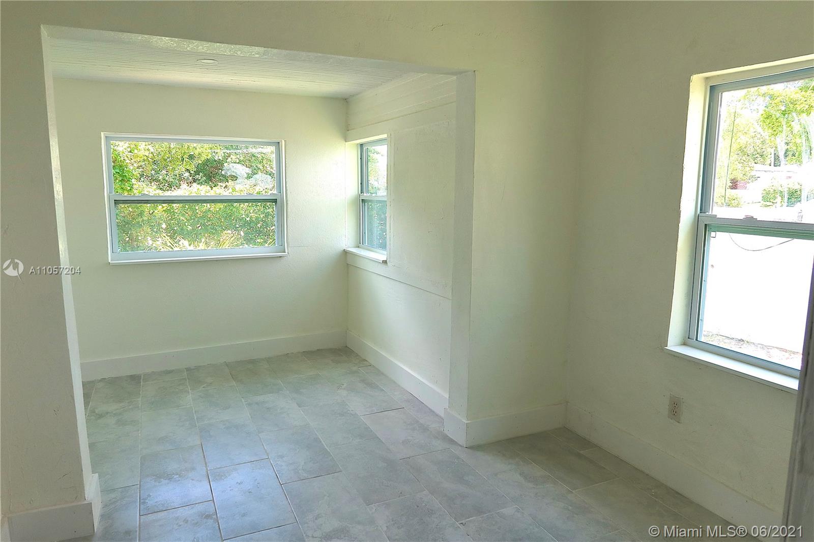 N MIAMI EST 1ST ADDN - Residential