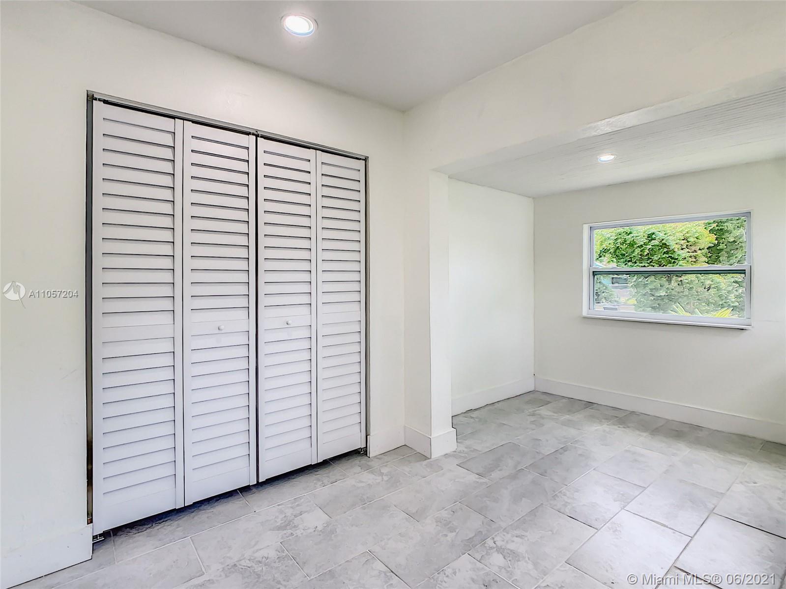 N MIAMI EST 1ST ADDN - Residential