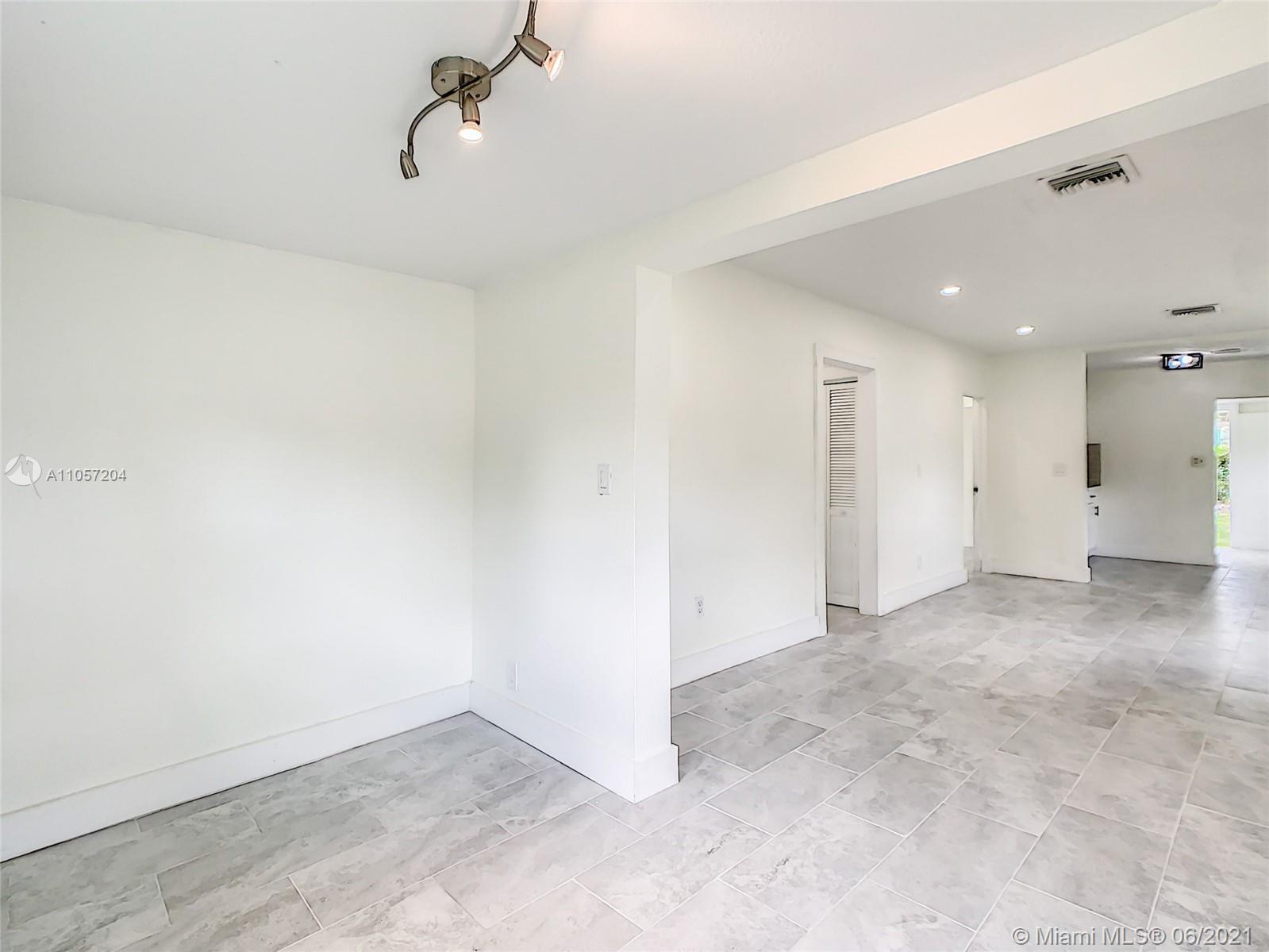 N MIAMI EST 1ST ADDN - Residential