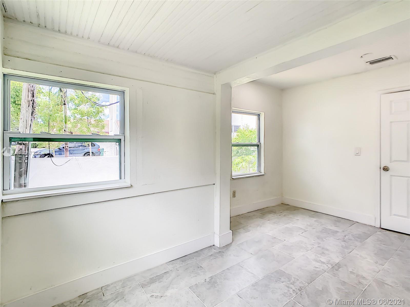 N MIAMI EST 1ST ADDN - Residential