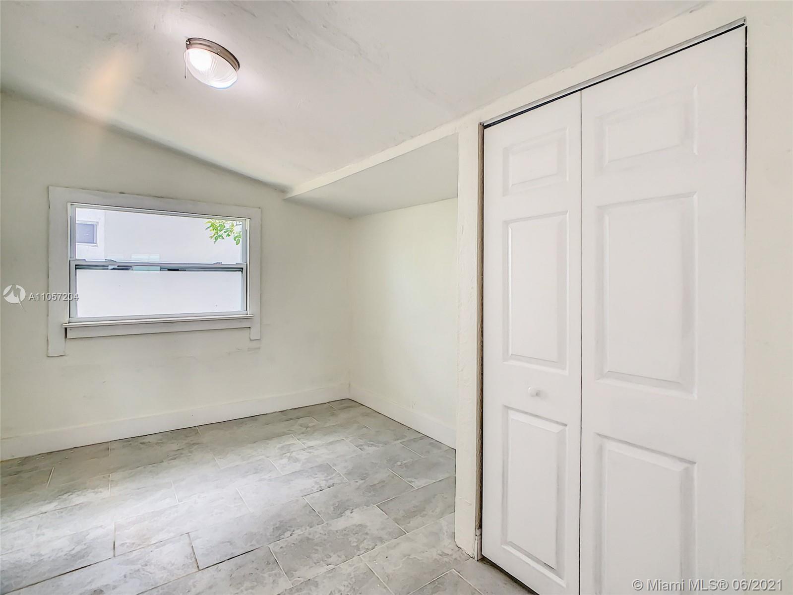 N MIAMI EST 1ST ADDN - Residential