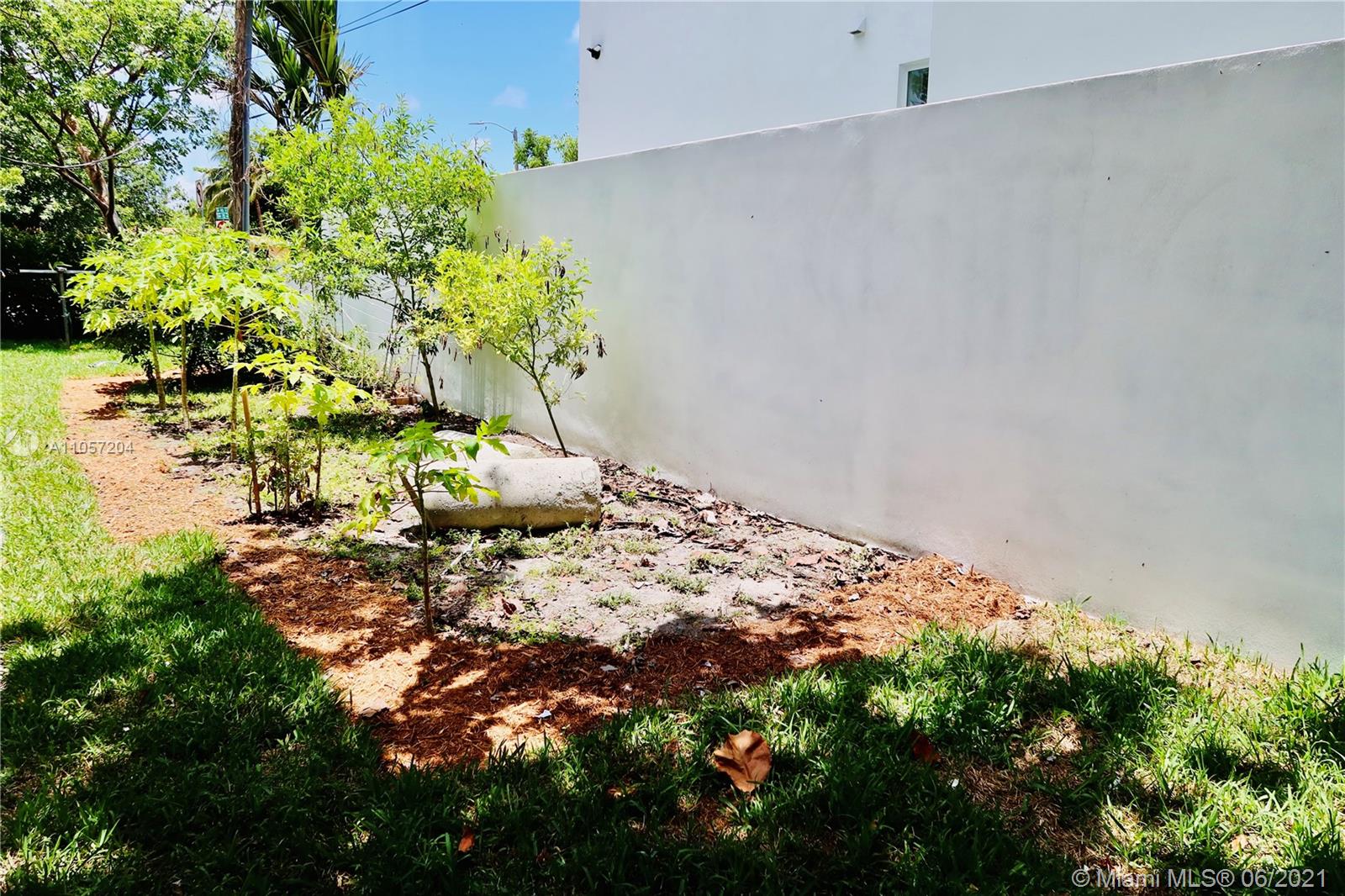 N MIAMI EST 1ST ADDN - Residential