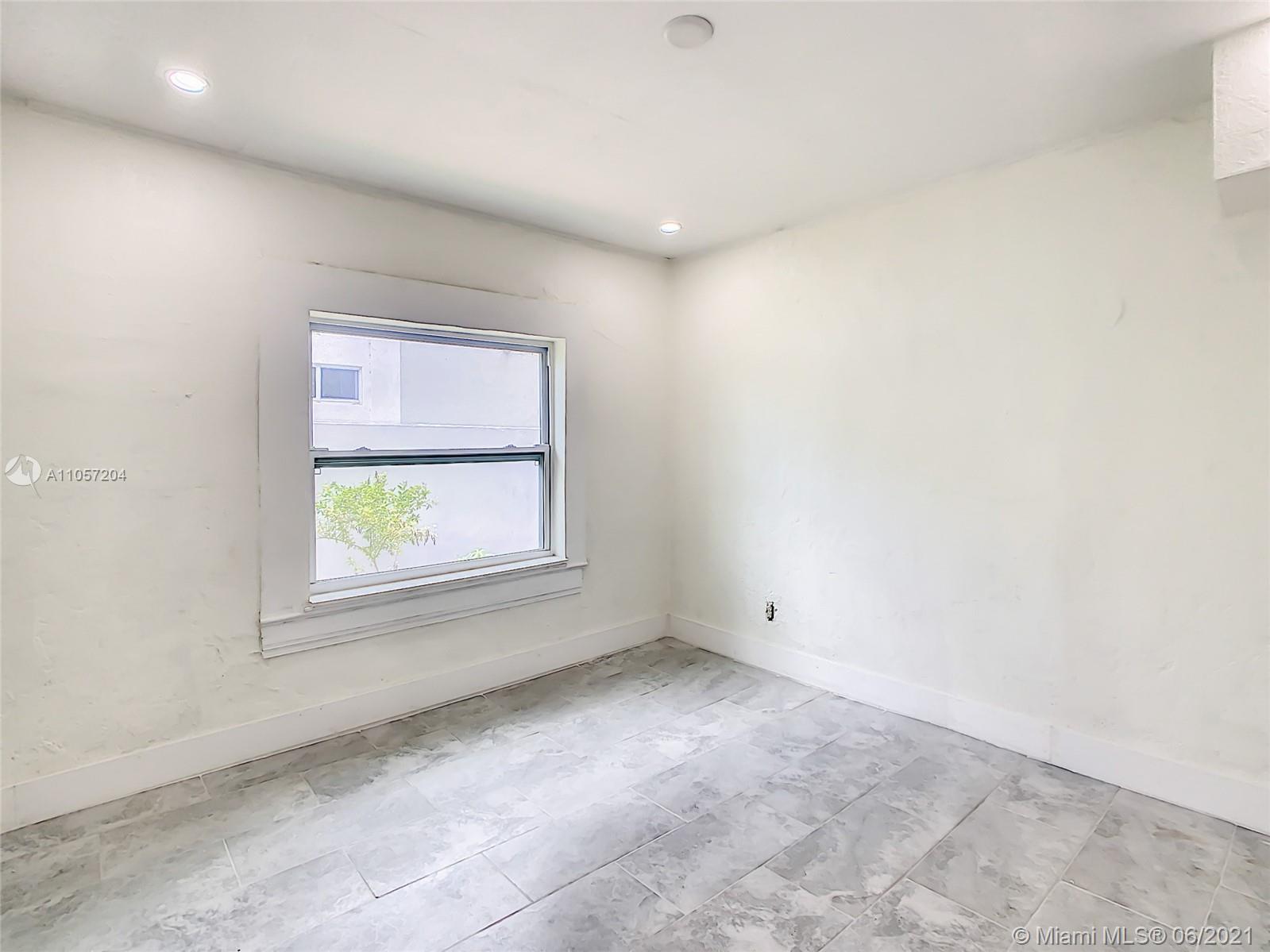 N MIAMI EST 1ST ADDN - Residential