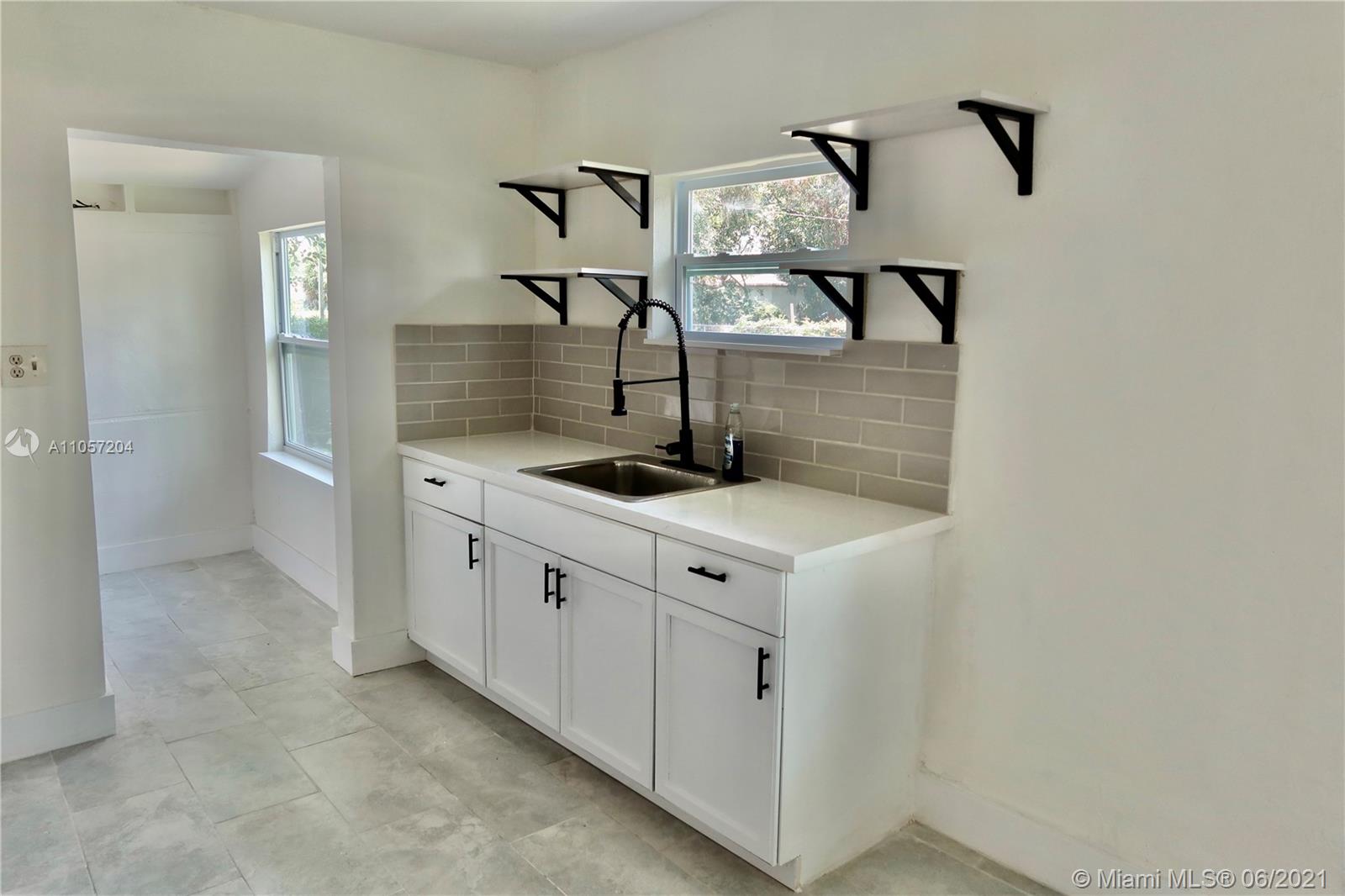 N MIAMI EST 1ST ADDN - Residential