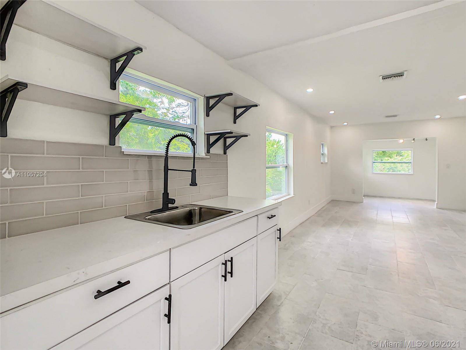 N MIAMI EST 1ST ADDN - Residential