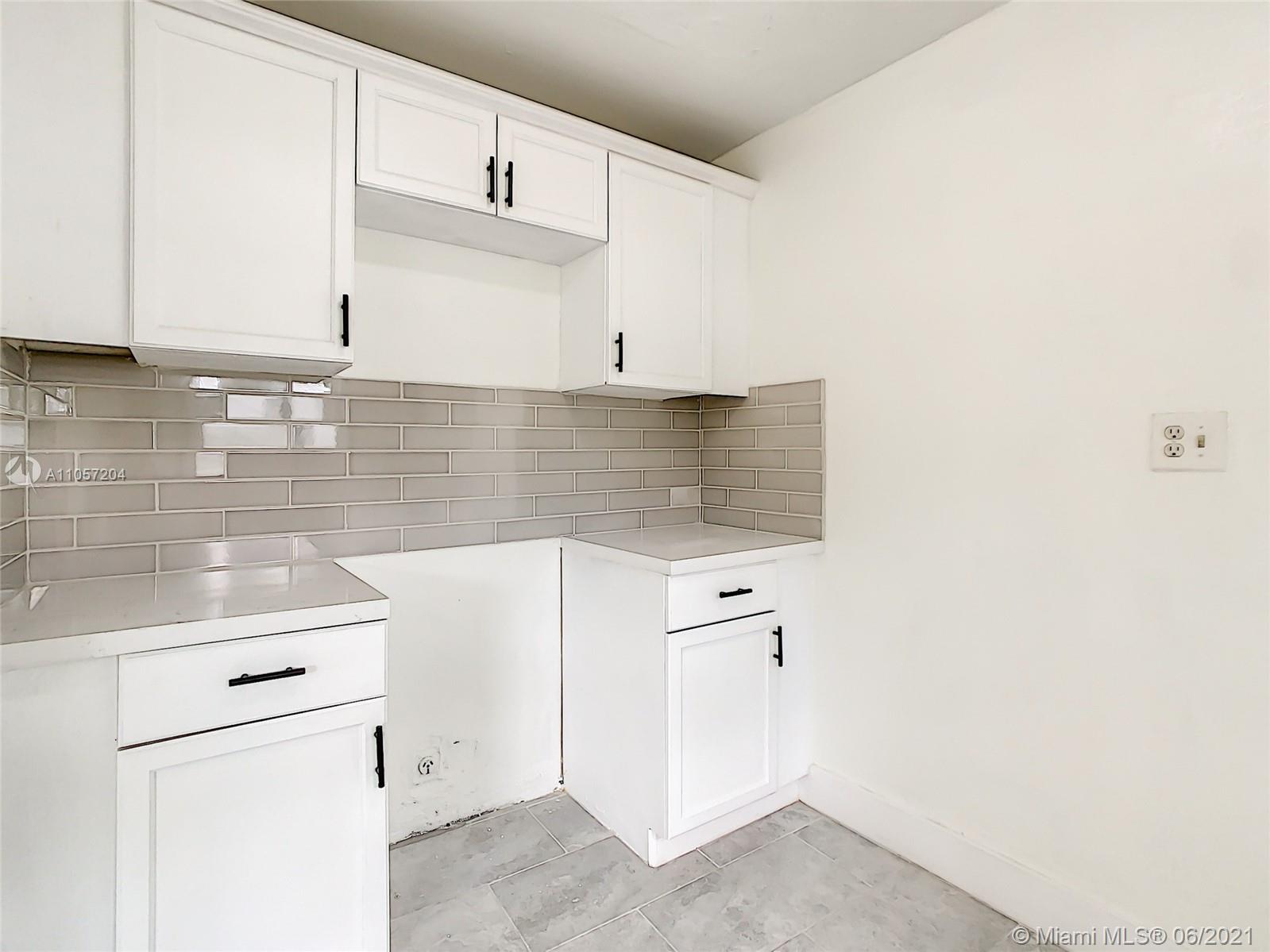 N MIAMI EST 1ST ADDN - Residential