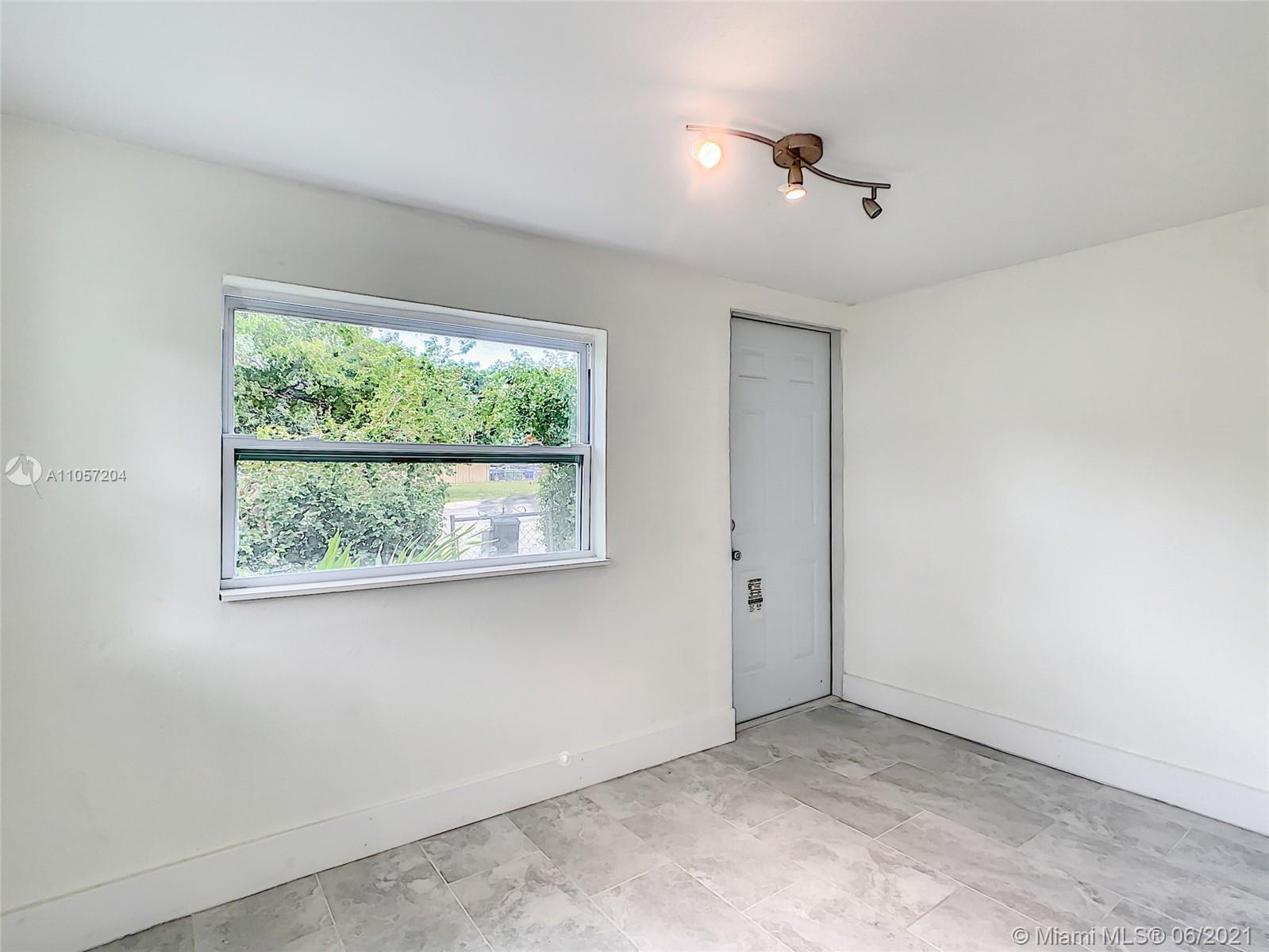 N MIAMI EST 1ST ADDN - Residential