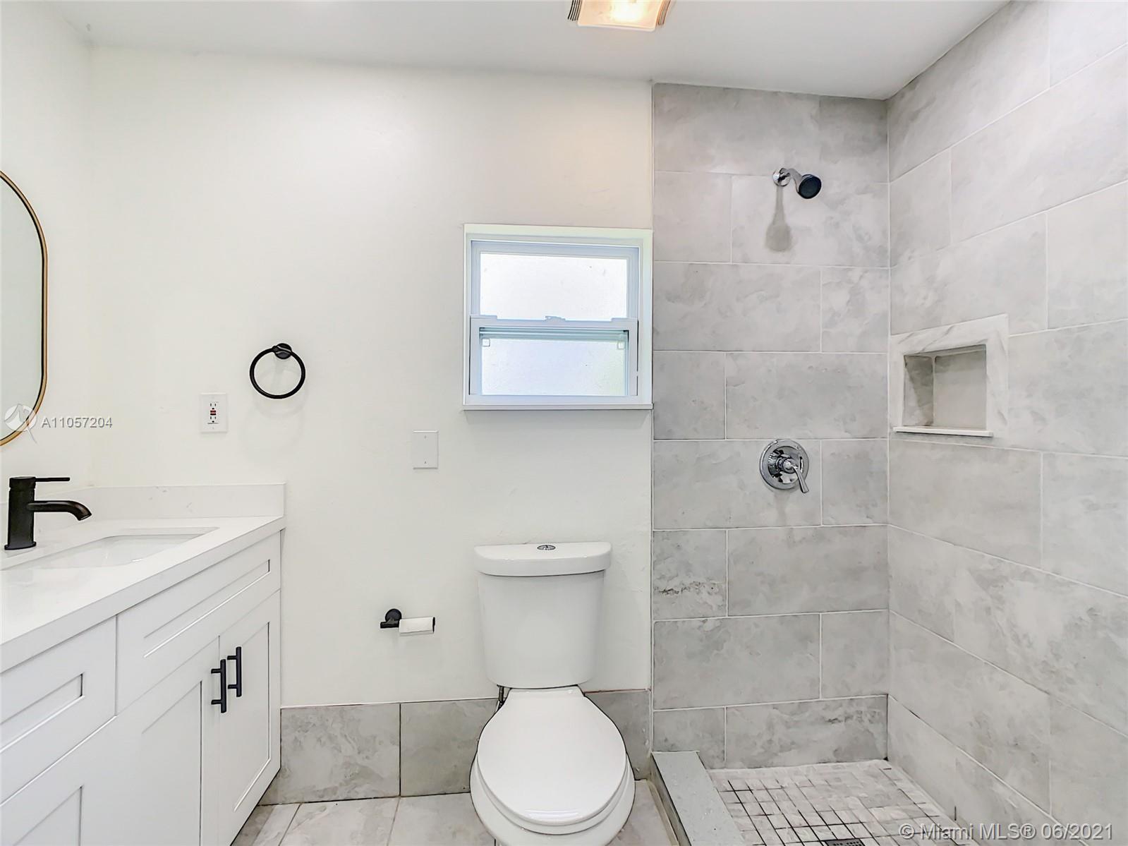 N MIAMI EST 1ST ADDN - Residential