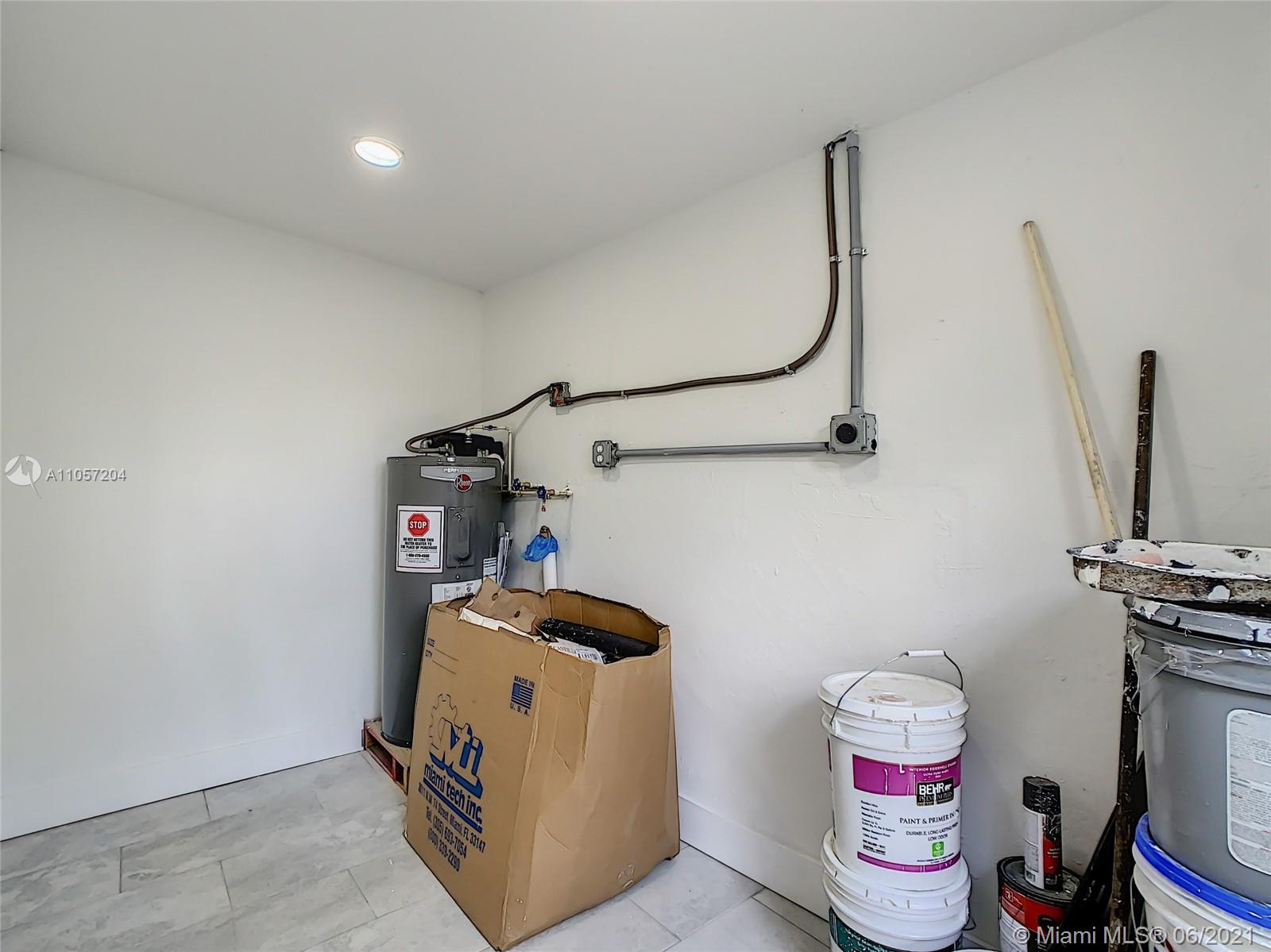 N MIAMI EST 1ST ADDN - Residential