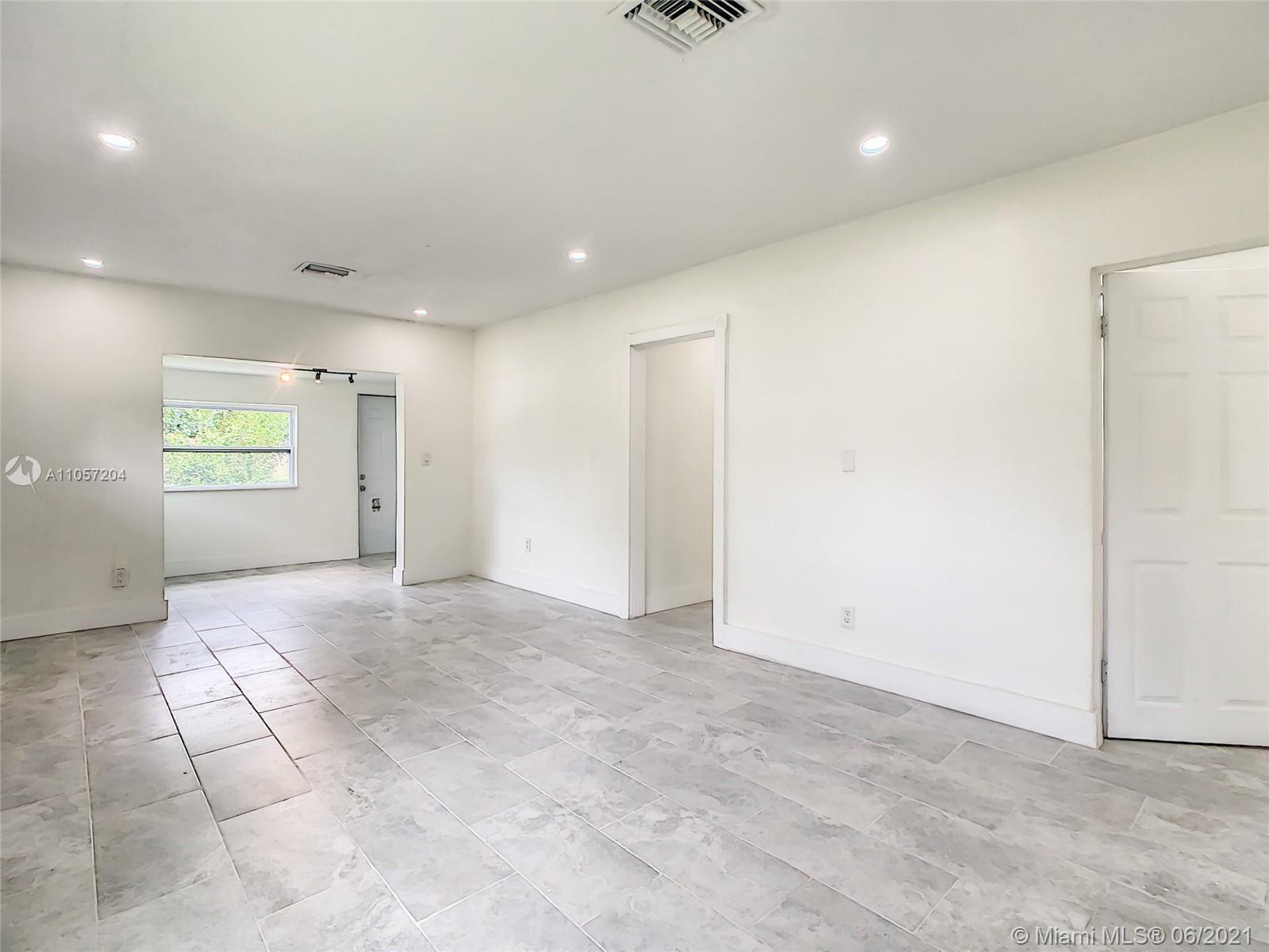 N MIAMI EST 1ST ADDN - Residential