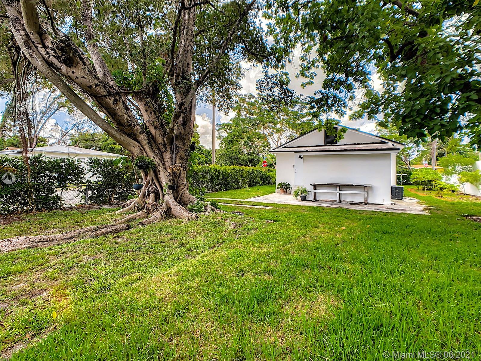 N MIAMI EST 1ST ADDN - Residential