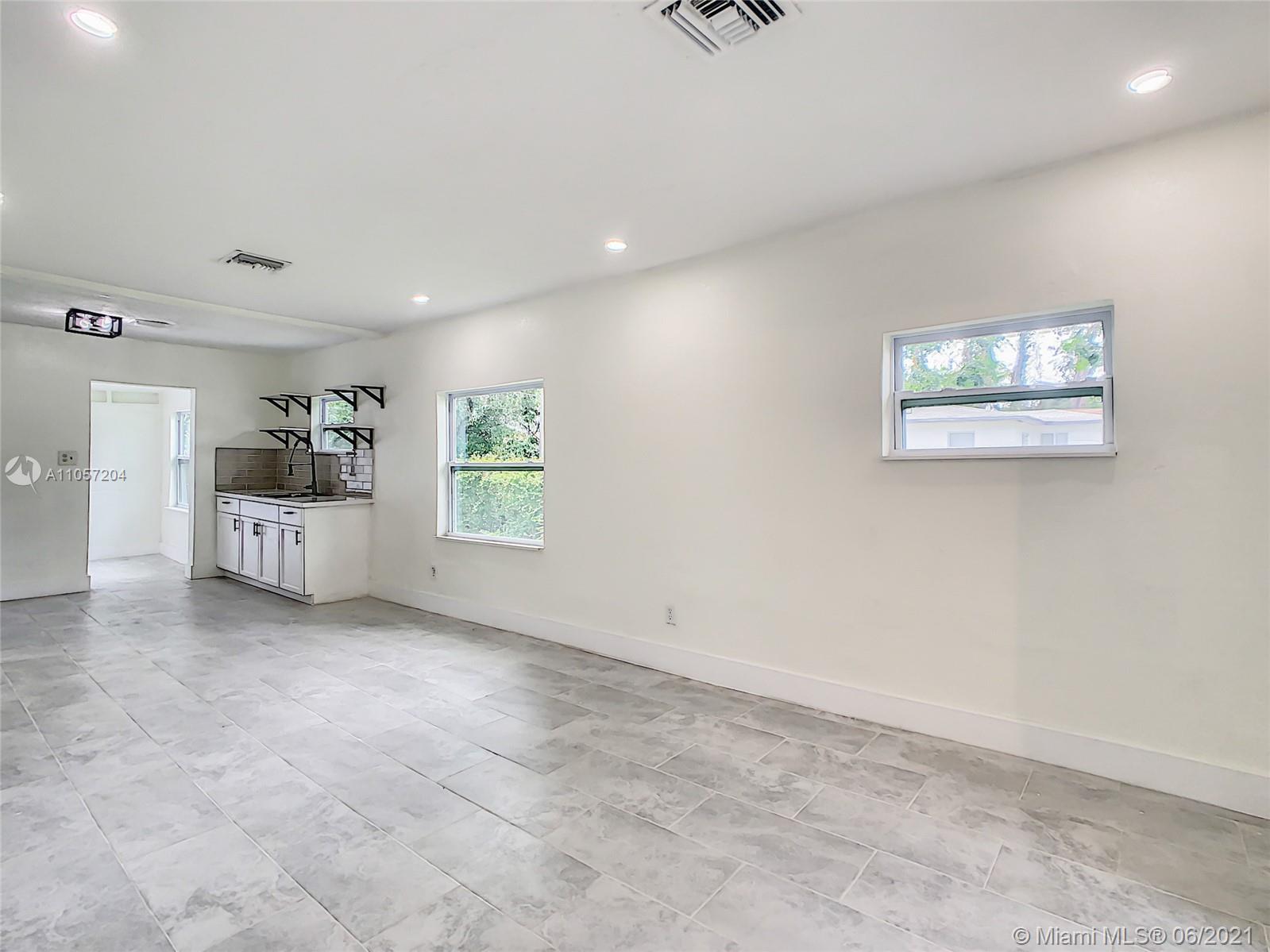 N MIAMI EST 1ST ADDN - Residential