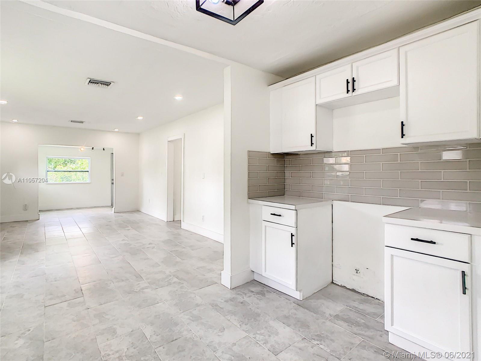 N MIAMI EST 1ST ADDN - Residential