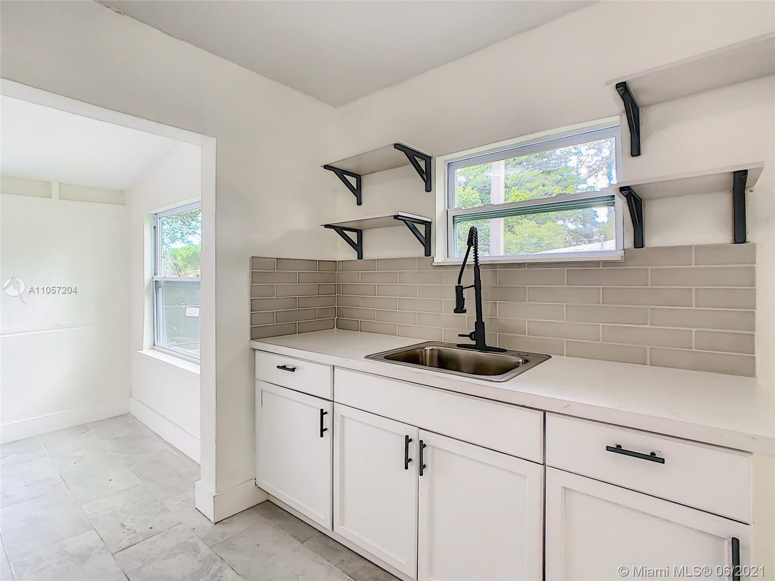 N MIAMI EST 1ST ADDN - Residential