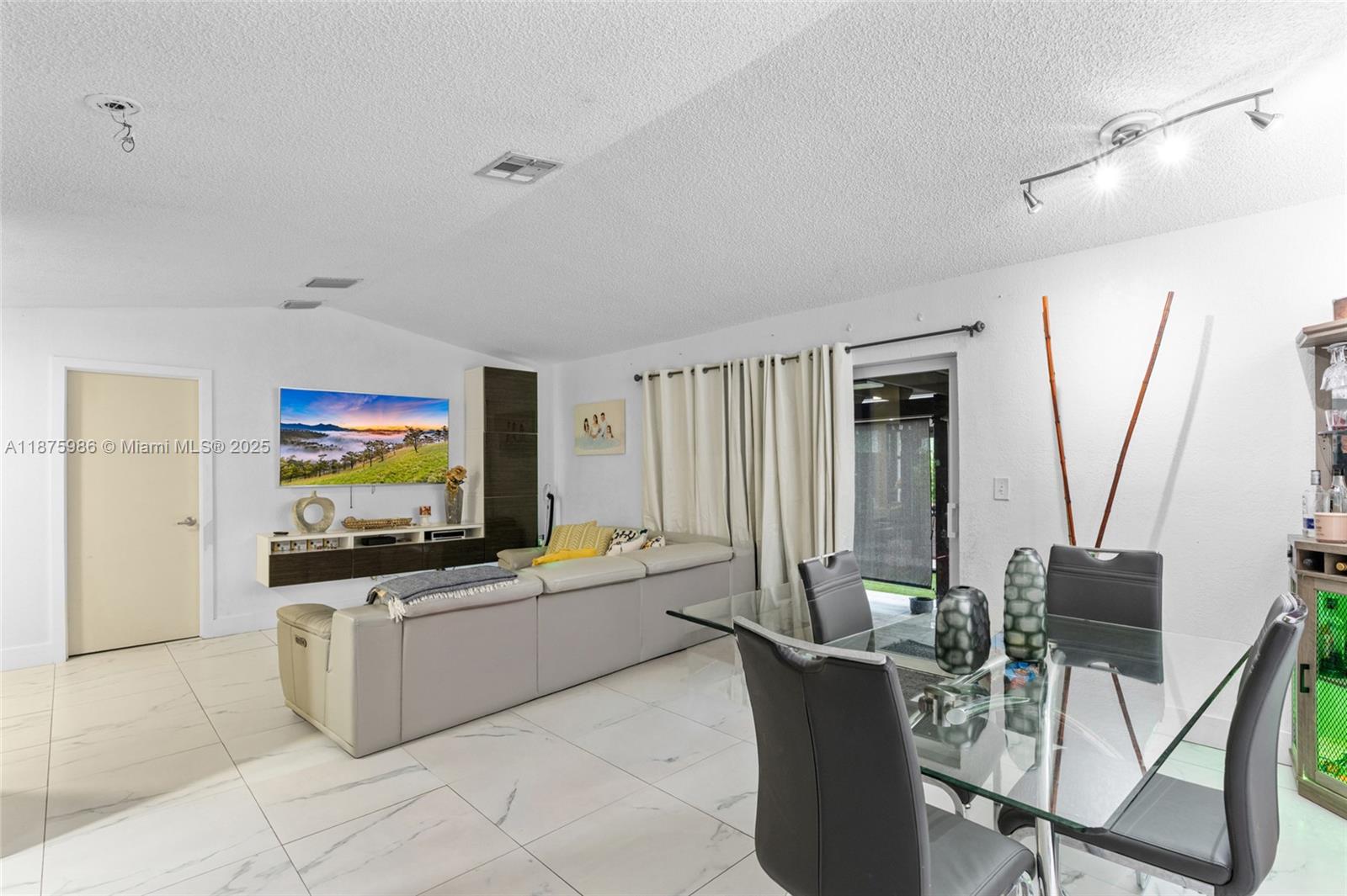 FAIRLAND GARDENS - Residential