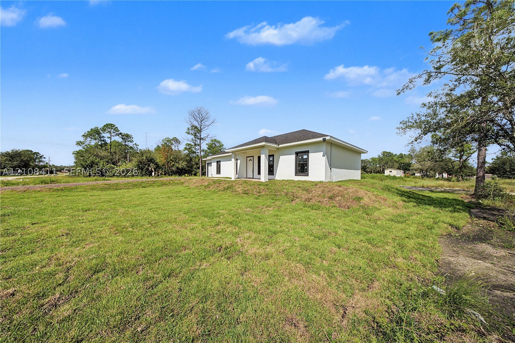 527 Avenida Del Sur