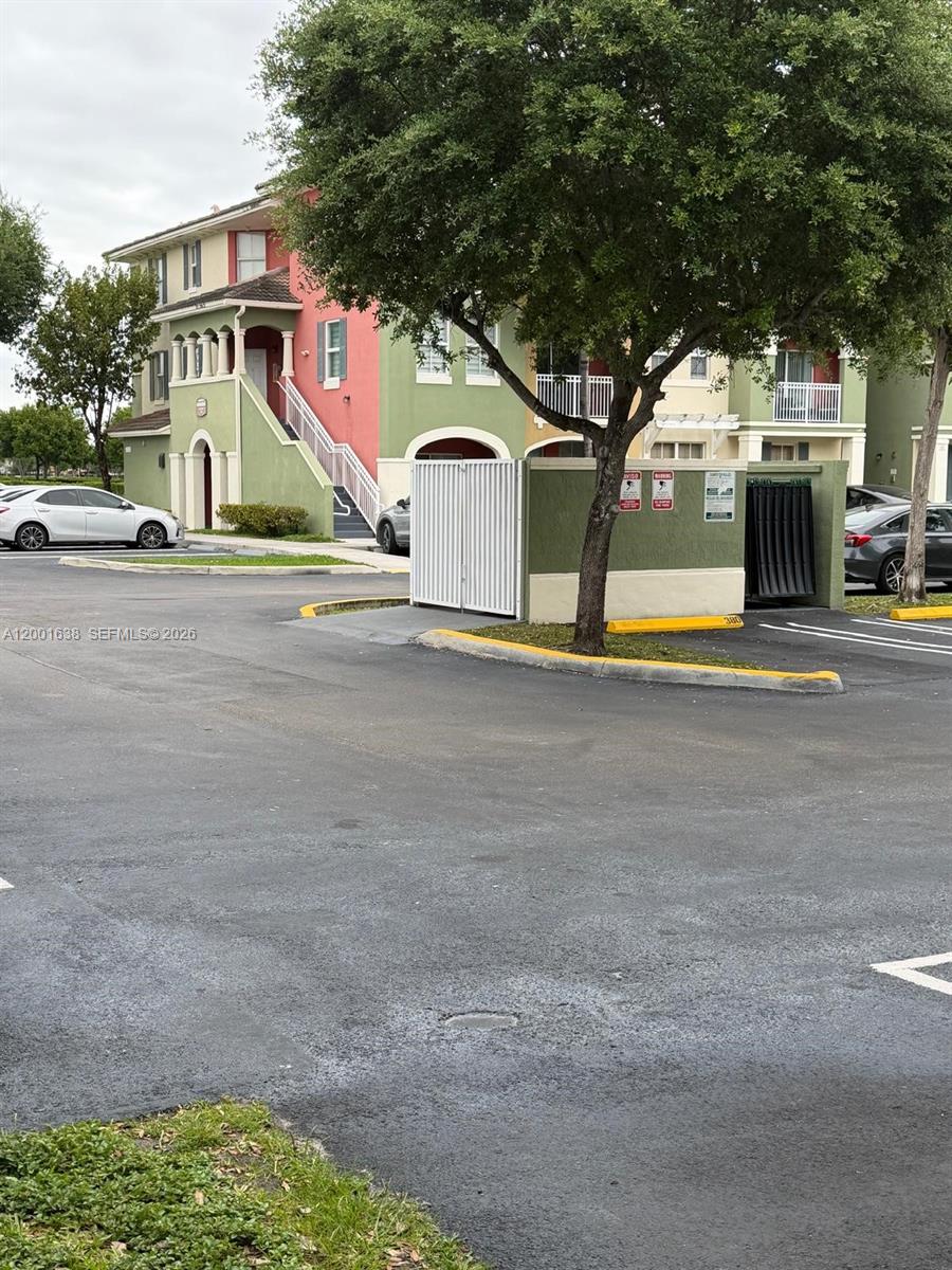 PROMENADE SHORES AT DORAL - Residential