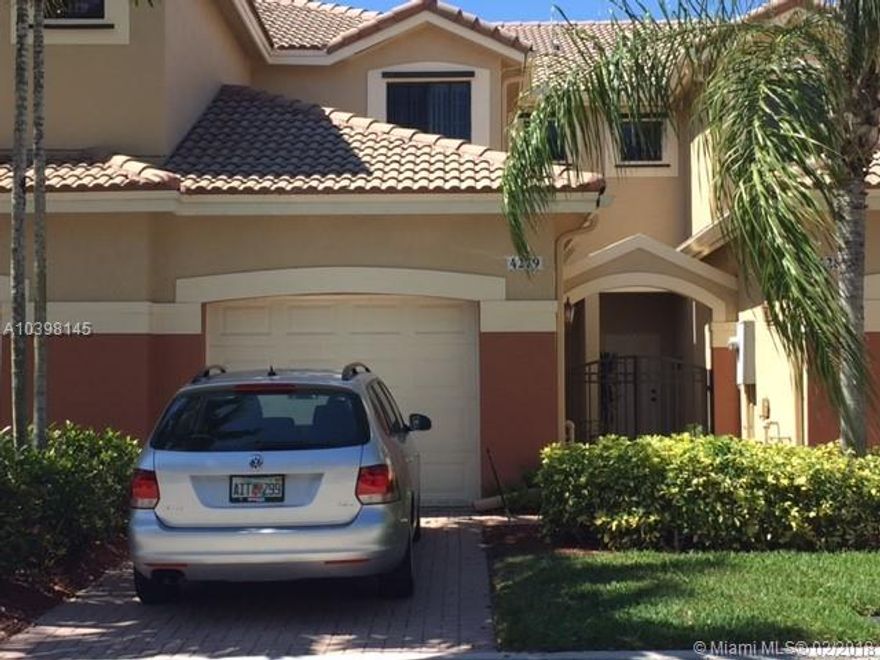 Spectacular 2/2.5 townhouse located in the very sought after gated Courtyard at the Grove neighborhood (one of the most desirable in all of Weston). Great family community boasting a friendly pool and, children playground. Located in A+ school zone. Kids can walk to high school and Middle school located just one block away. Unit has been completely painted and new laminate flooring installed throughout unit. Close to major highways, shops, and restaurants. Call today ***THE BEST LOCATION***. No PET
The appliances will be changed by Stailes Steel