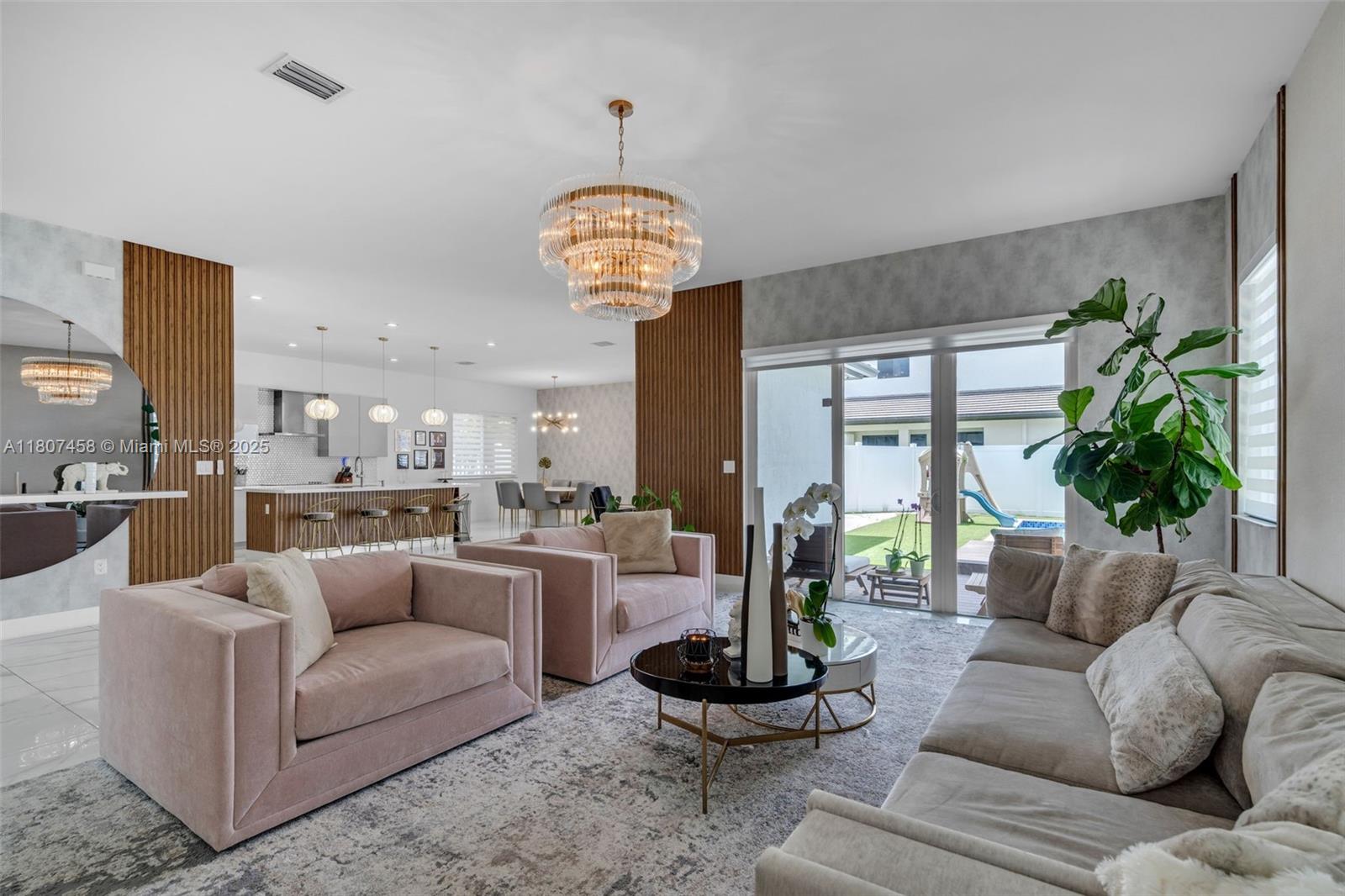 DOWNTOWN DORAL SOUTH PHAS - Residential