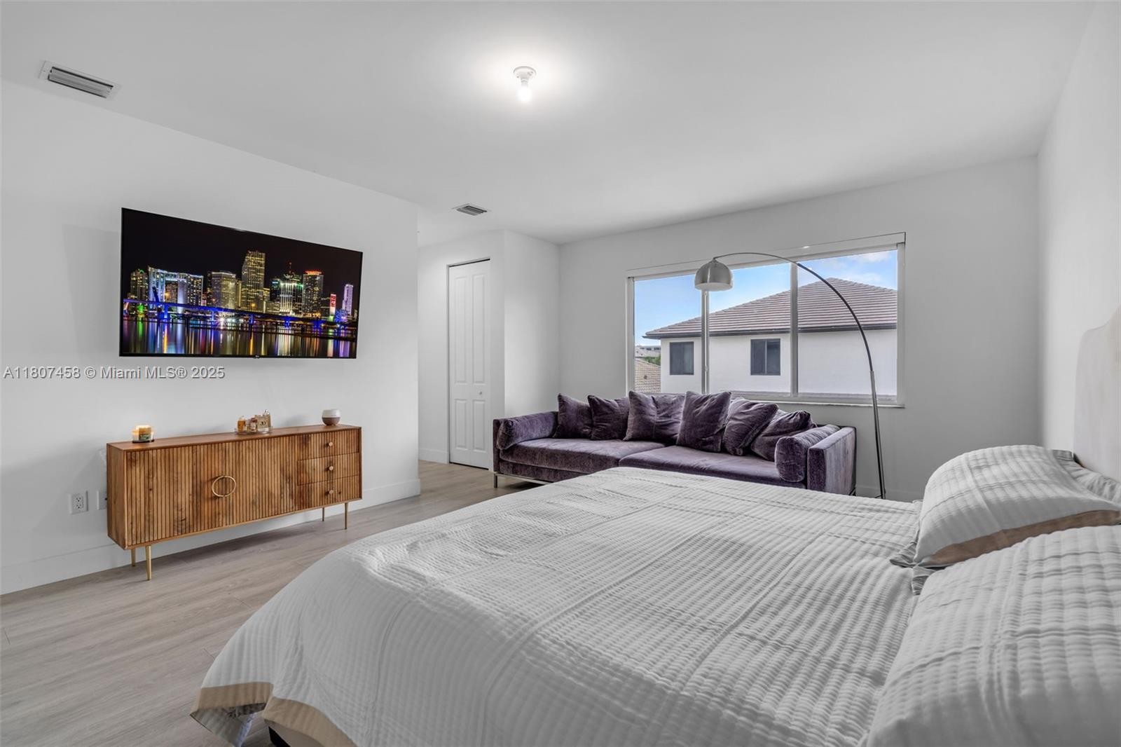 DOWNTOWN DORAL SOUTH PHAS - Residential