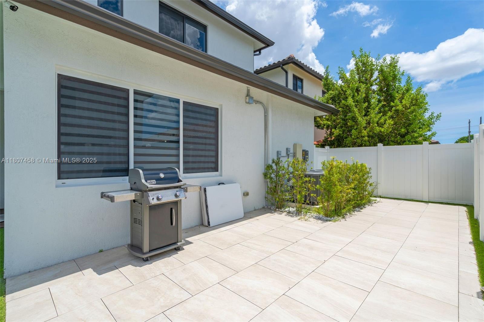 DOWNTOWN DORAL SOUTH PHAS - Residential