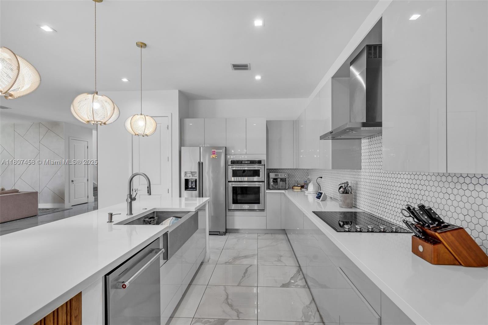 DOWNTOWN DORAL SOUTH PHAS - Residential