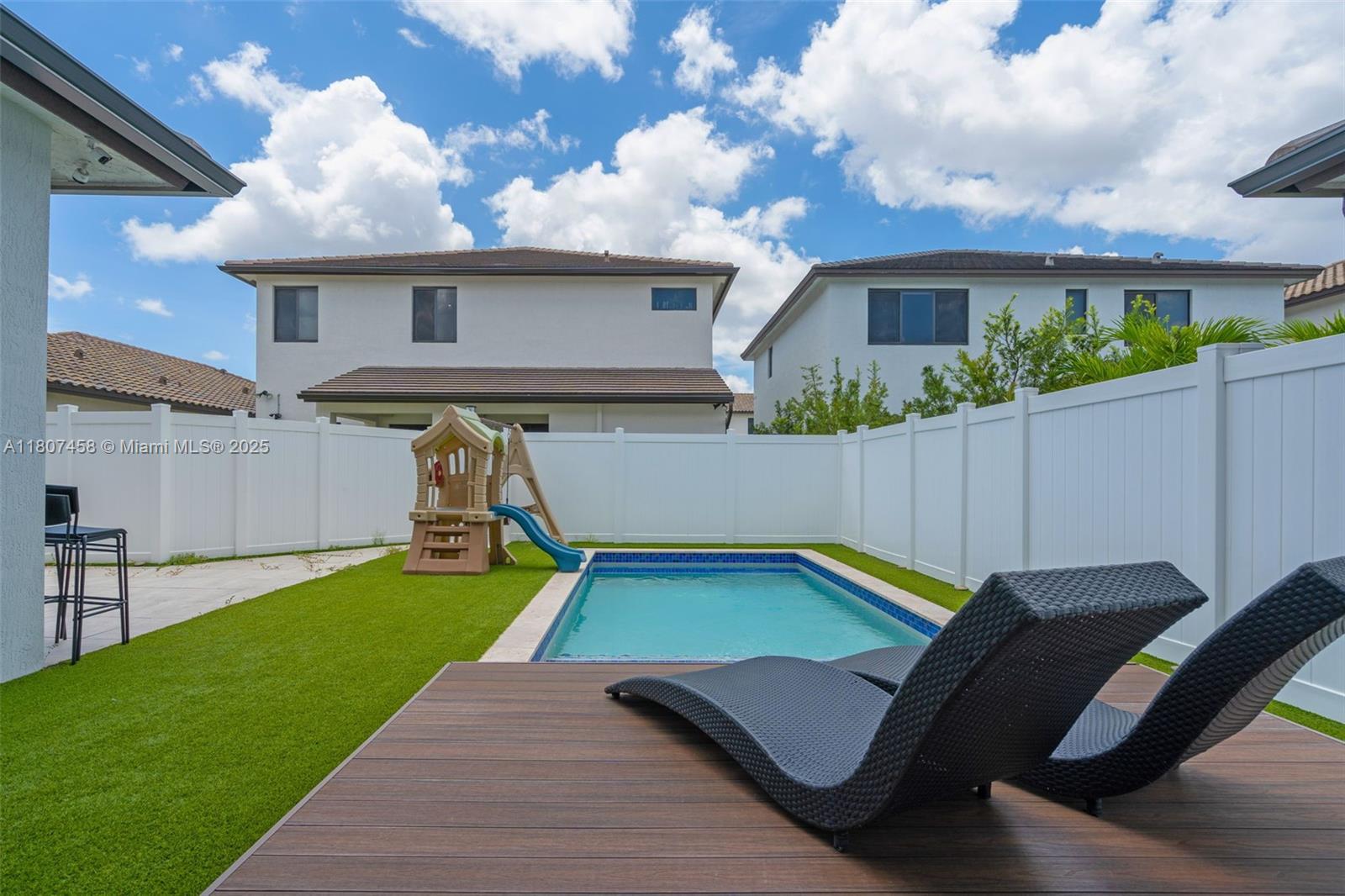 DOWNTOWN DORAL SOUTH PHAS - Residential