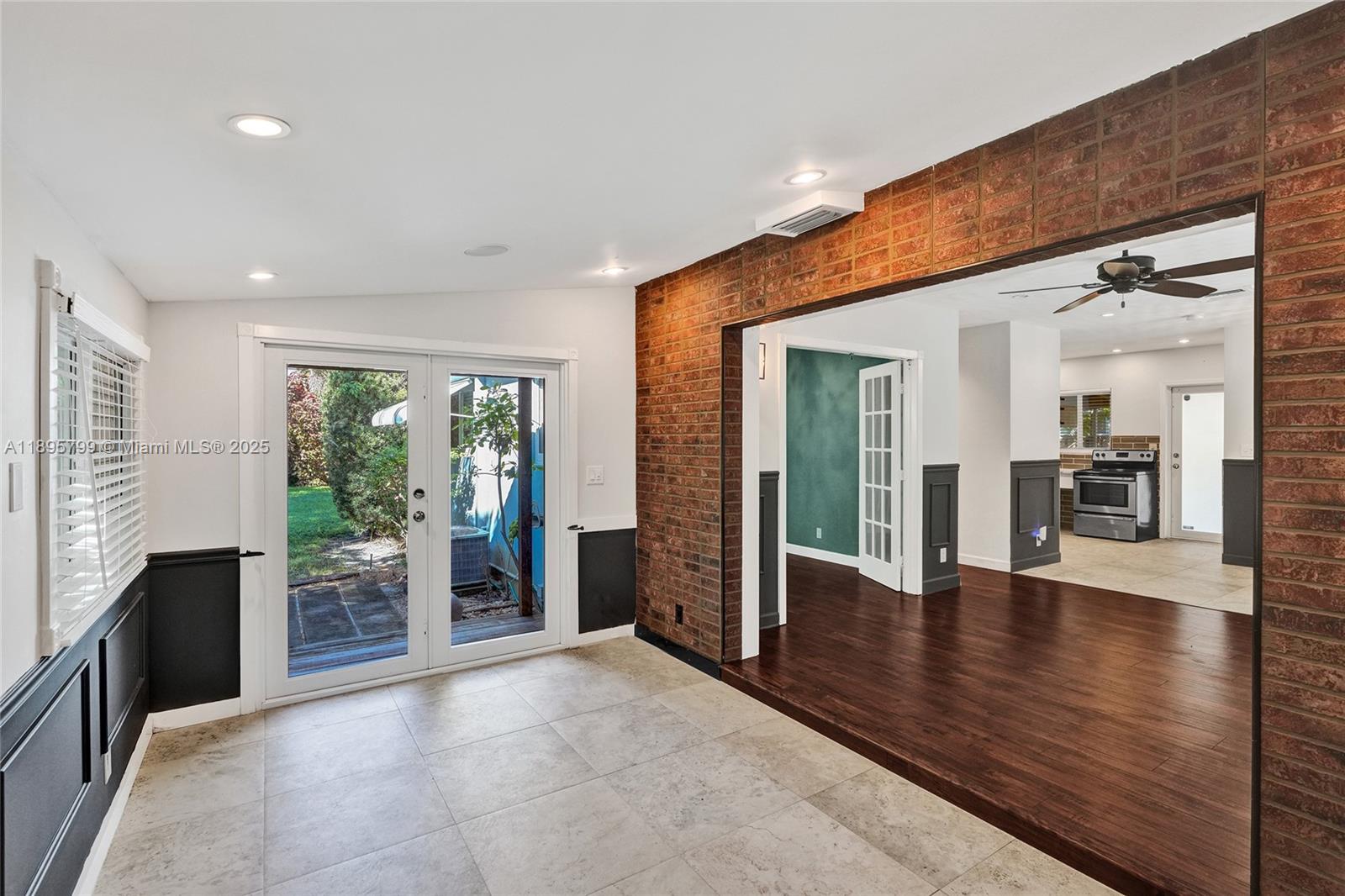 Poinsettia Heights - Residential