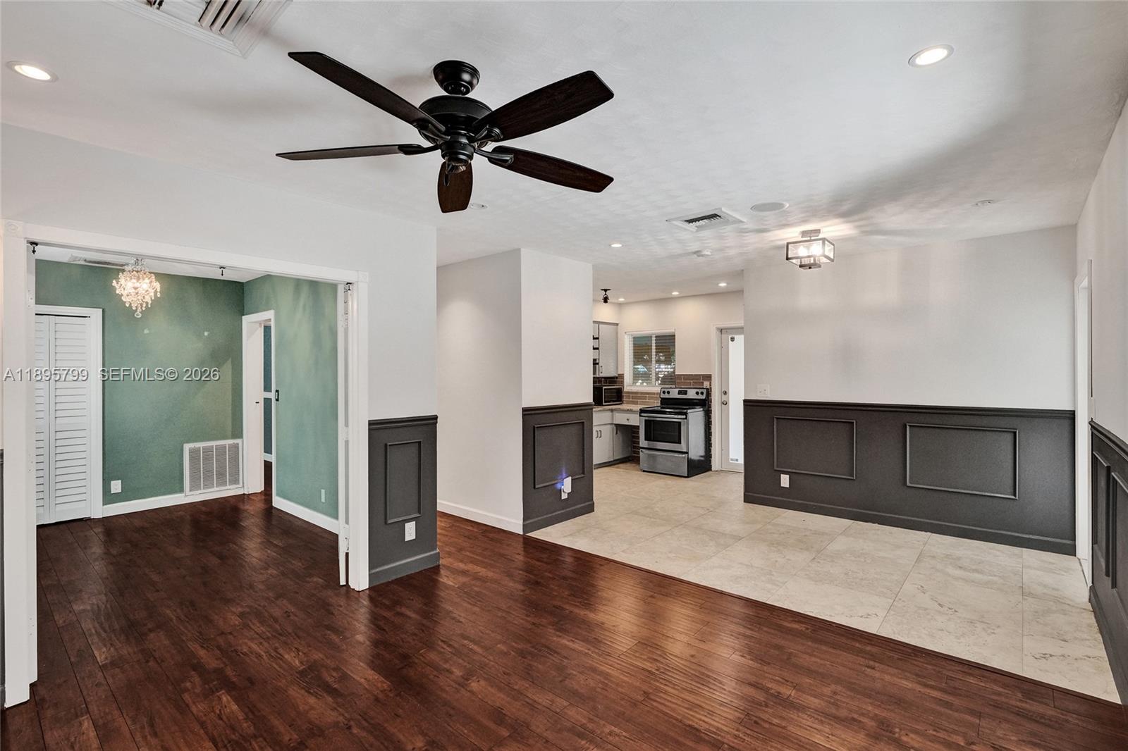 Poinsettia Heights - Residential