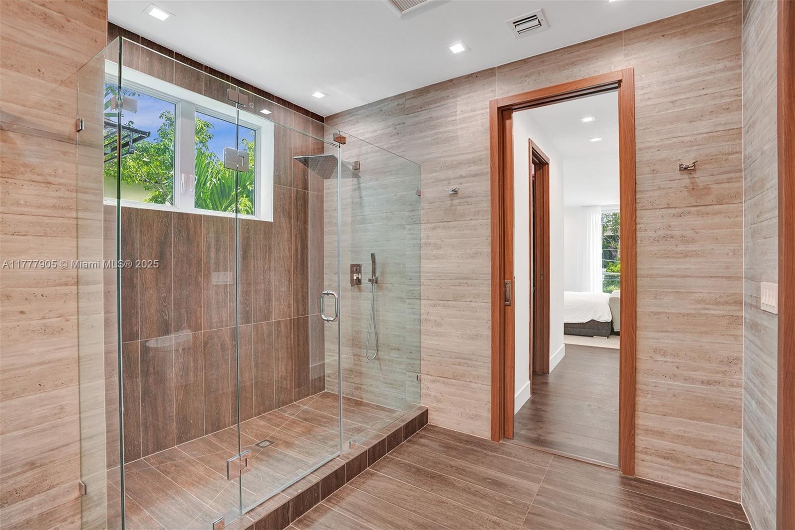 TROPICAL ISLE HOMES SUB 4 - Residential