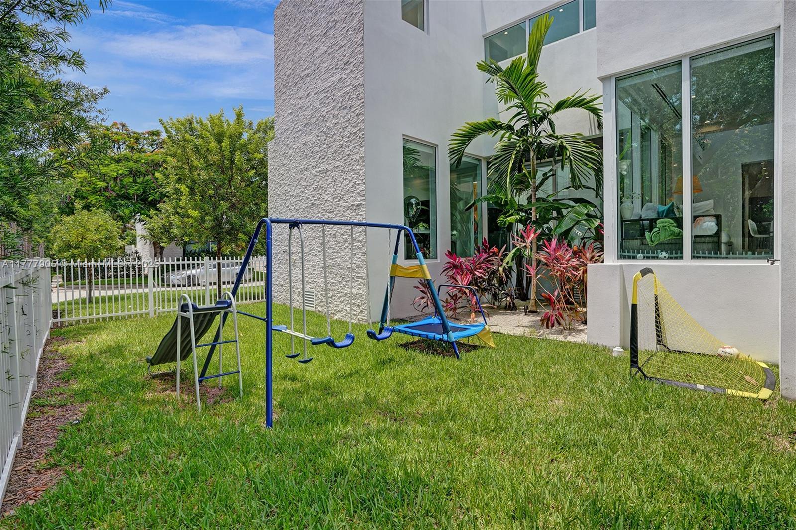 TROPICAL ISLE HOMES SUB 4 - Residential