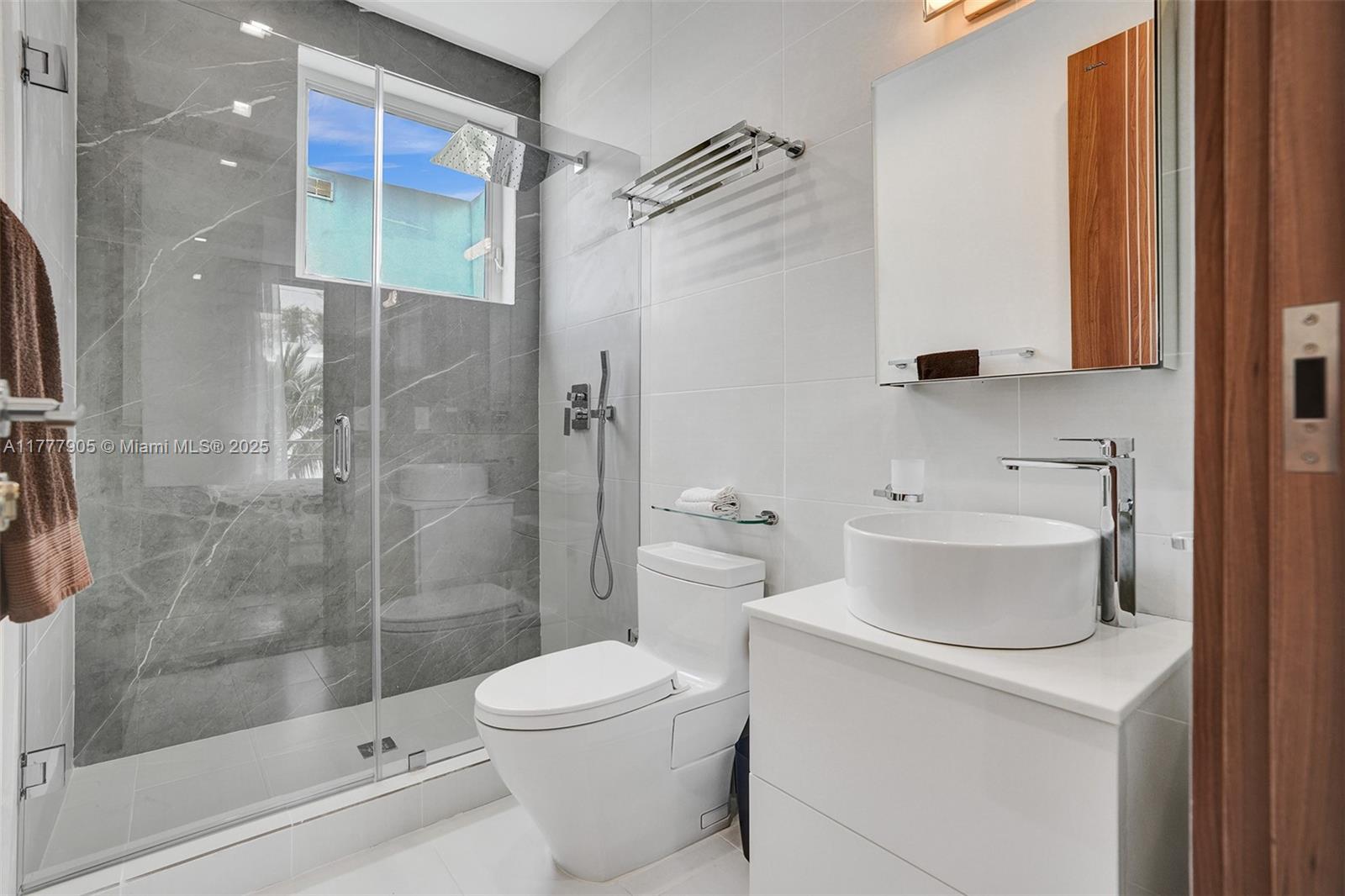 TROPICAL ISLE HOMES SUB 4 - Residential