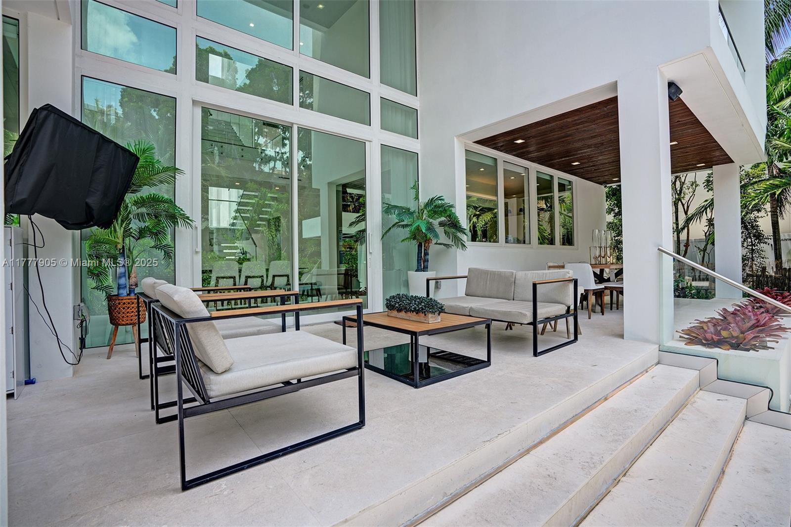TROPICAL ISLE HOMES SUB 4 - Residential