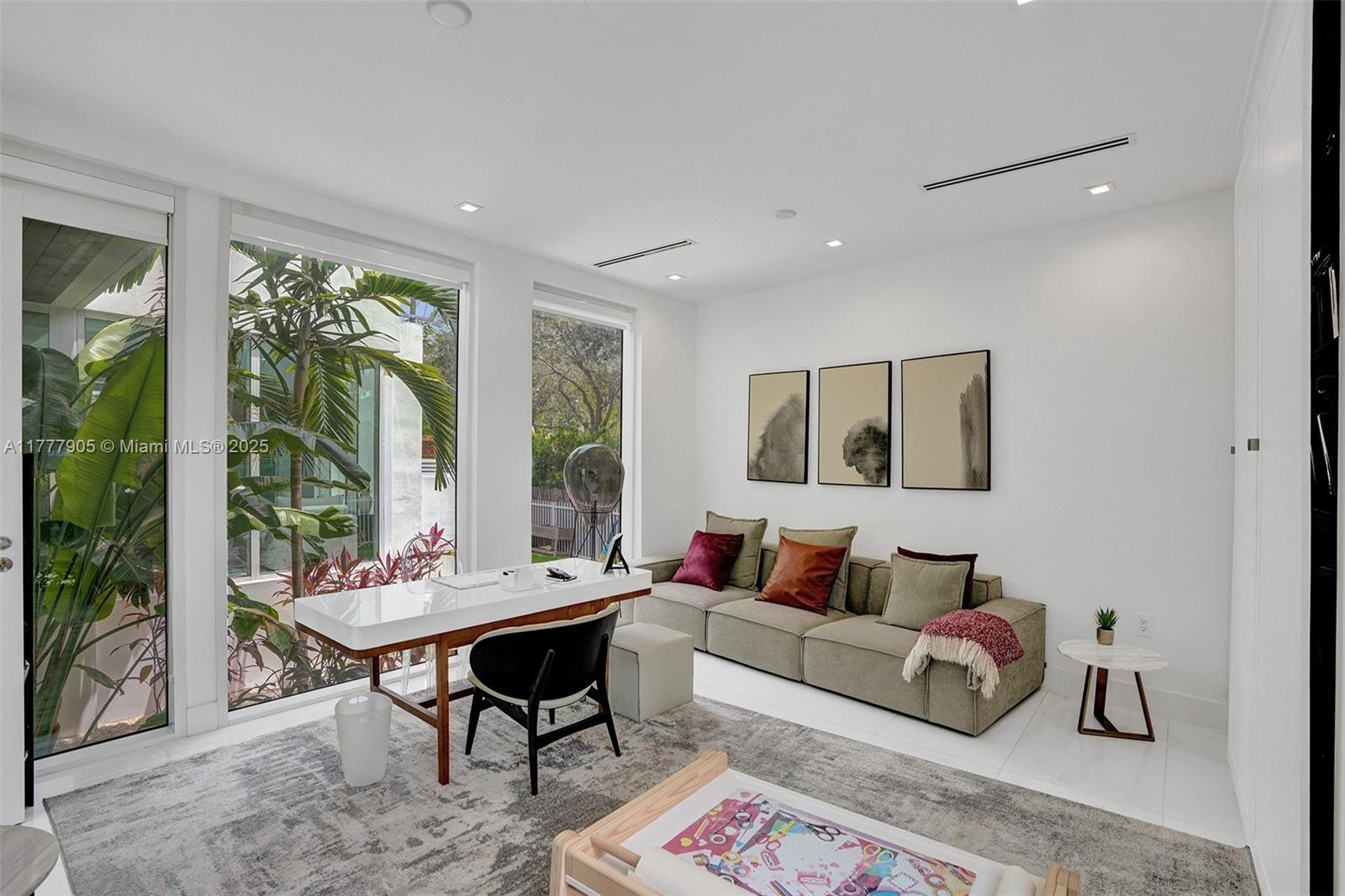TROPICAL ISLE HOMES SUB 4 - Residential