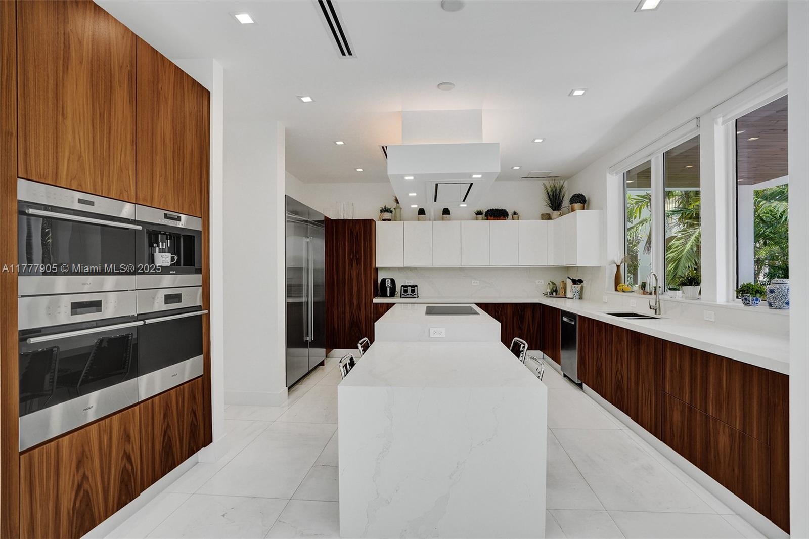 TROPICAL ISLE HOMES SUB 4 - Residential