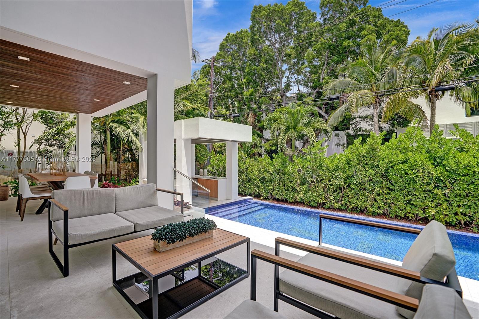 TROPICAL ISLE HOMES SUB 4 - Residential