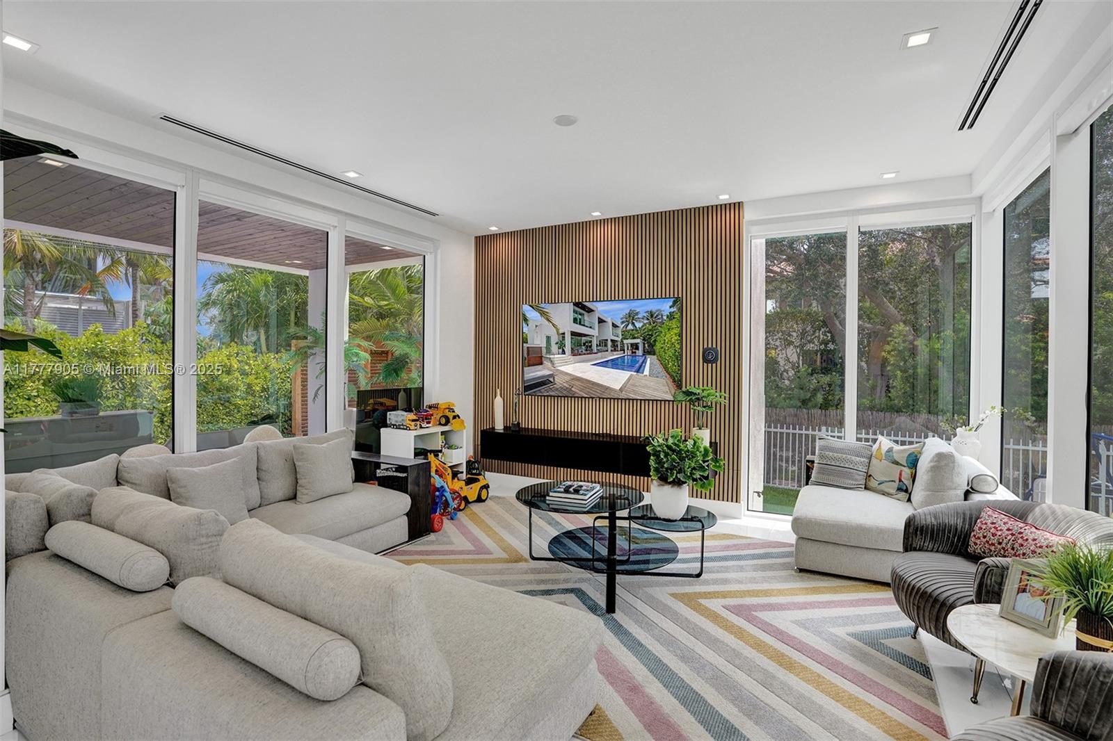 TROPICAL ISLE HOMES SUB 4 - Residential