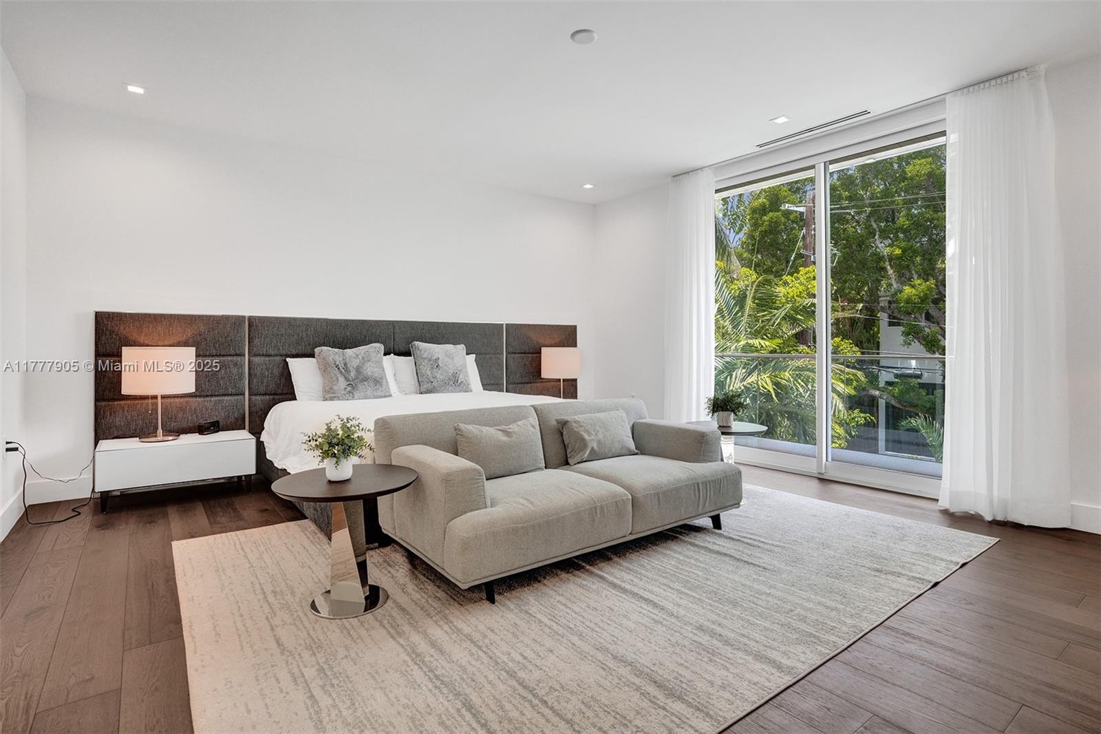 TROPICAL ISLE HOMES SUB 4 - Residential