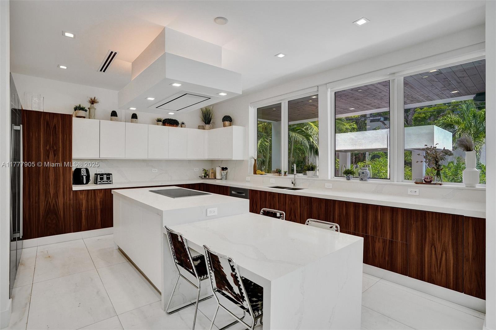 TROPICAL ISLE HOMES SUB 4 - Residential