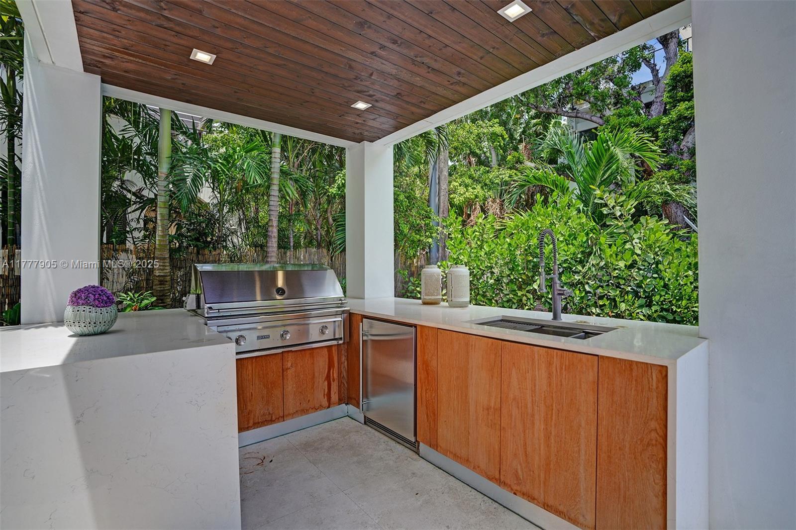 TROPICAL ISLE HOMES SUB 4 - Residential